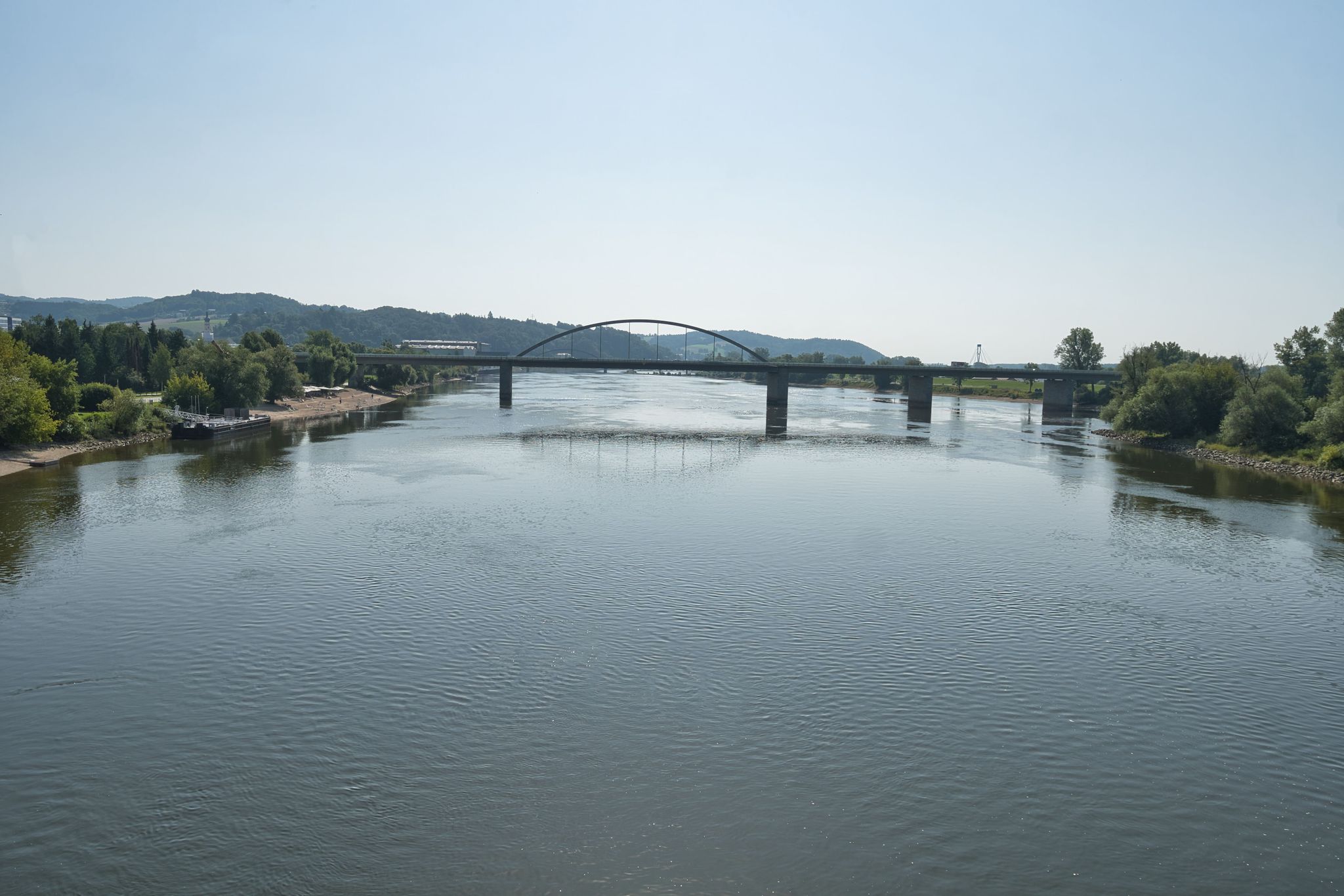Blick von der Radbrücke in DEG