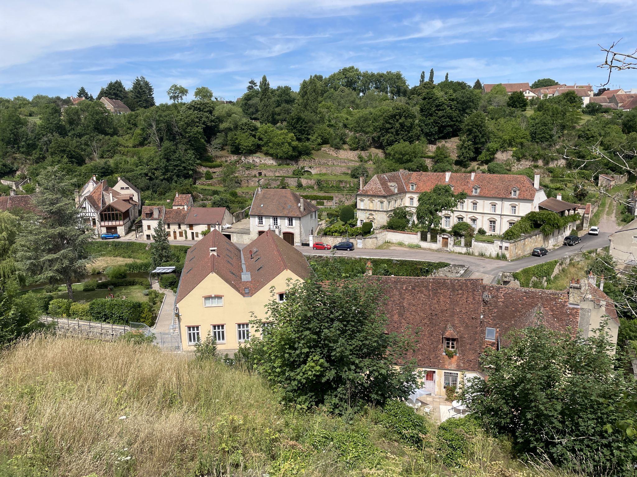 Blick hinab auf die Herrschaftshäuser