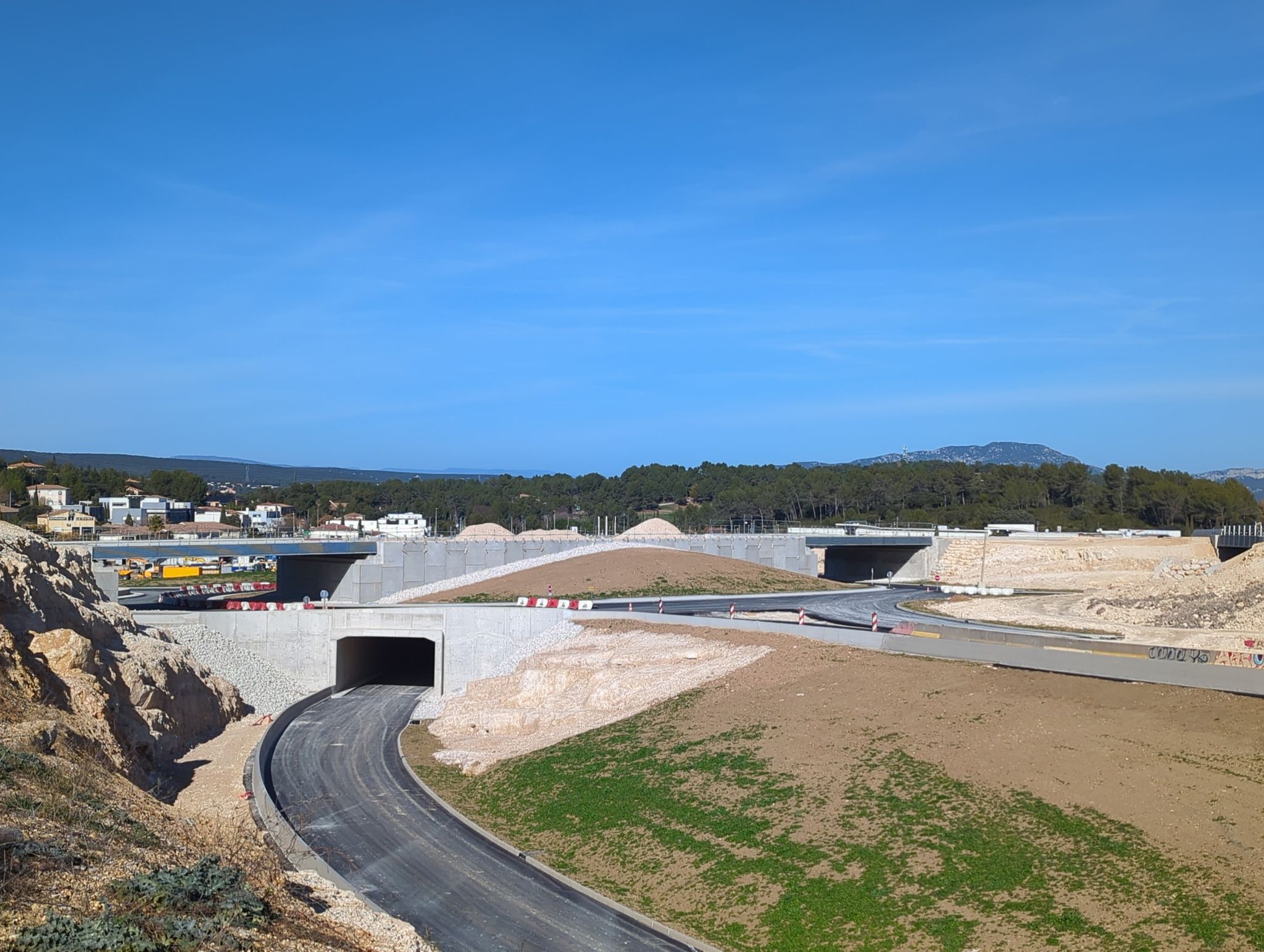 Côté Sud sur avec la sortie du tunnel