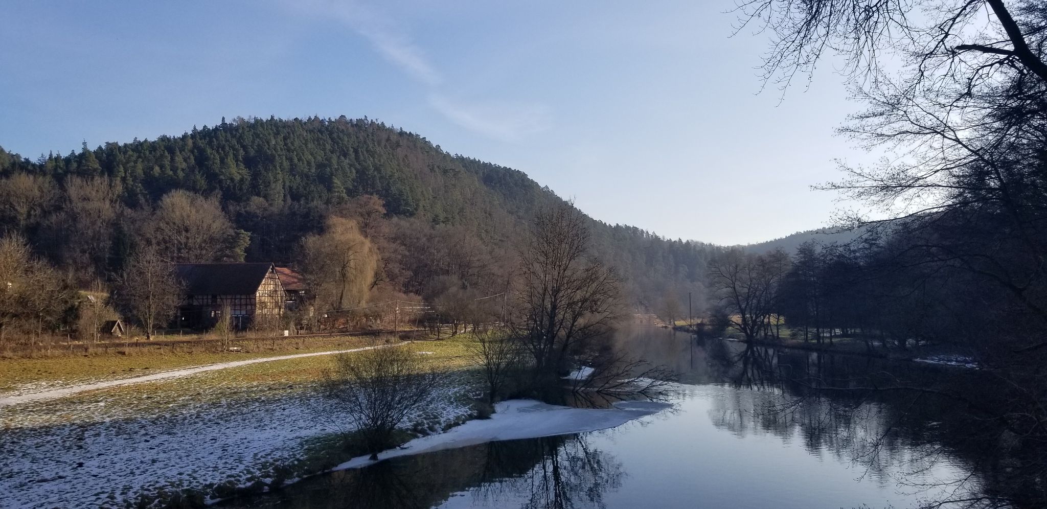 ...links der Unterhammer