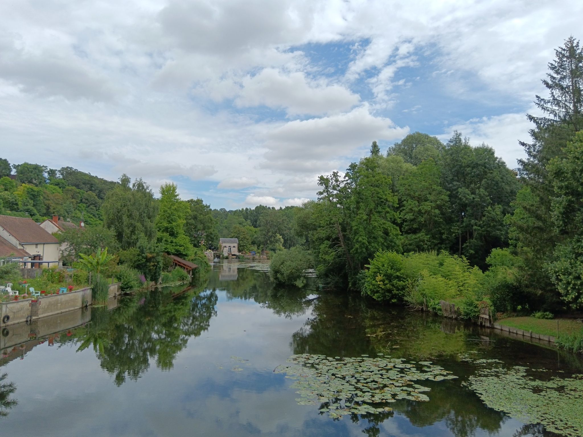 Sur un pont de pierre