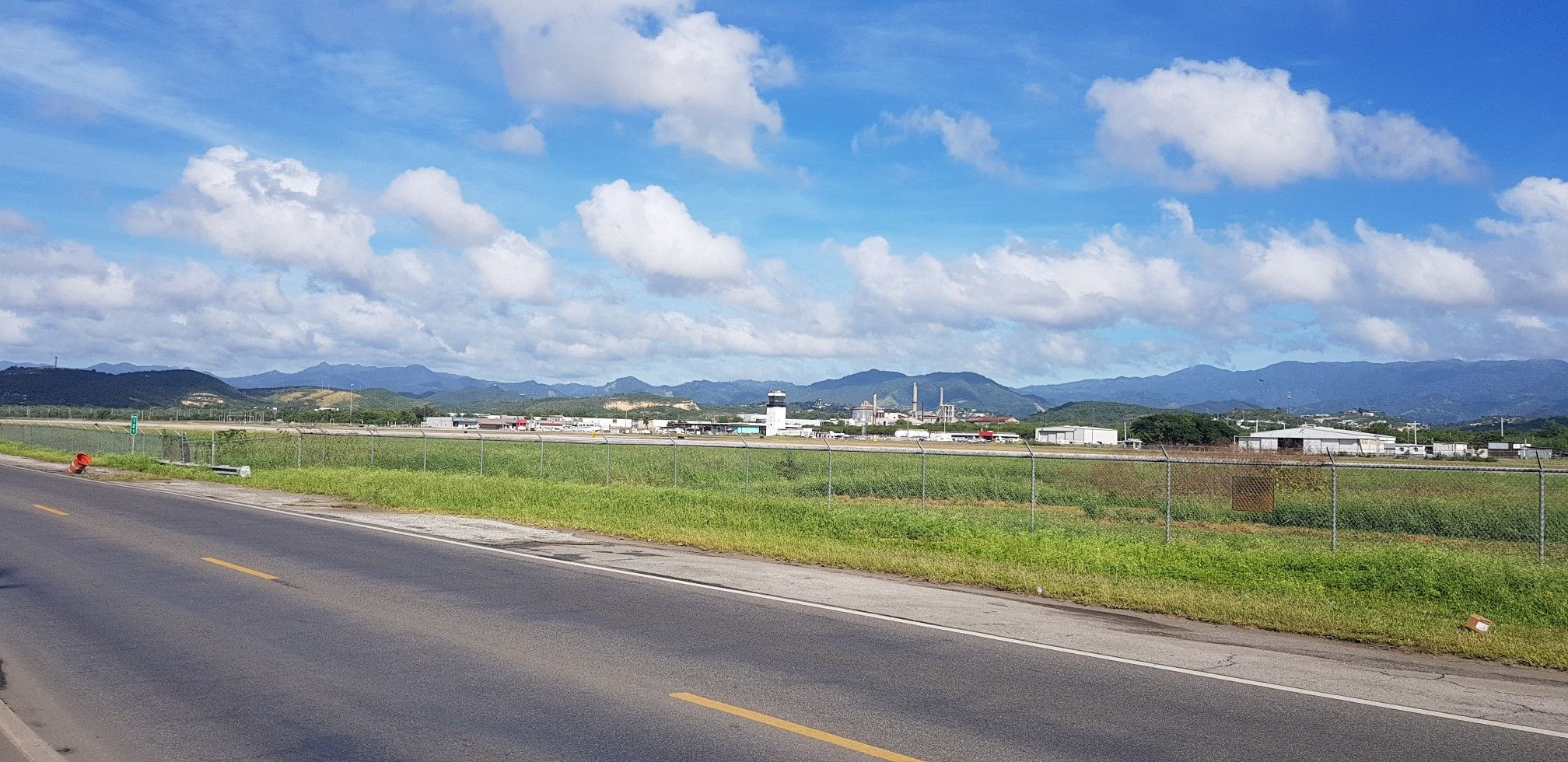 Aeropuerto Santa Isabel y la cordillera 