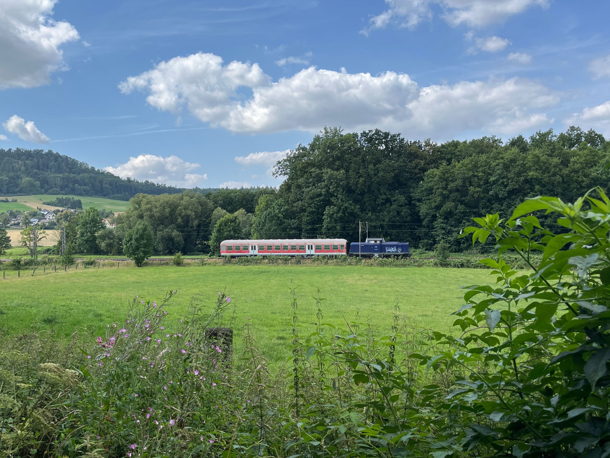Ein Zug im Weserbergland