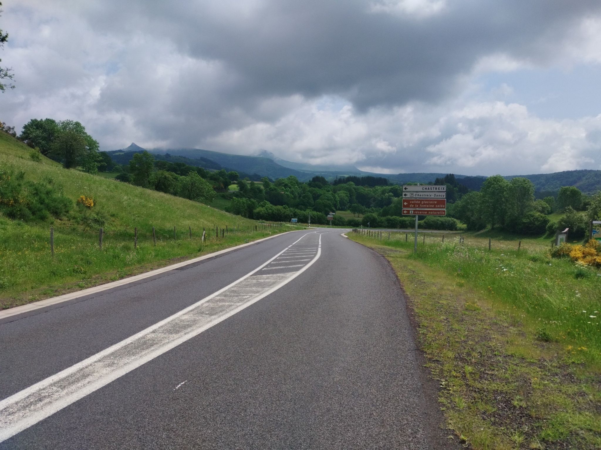 hügelige Landschaft