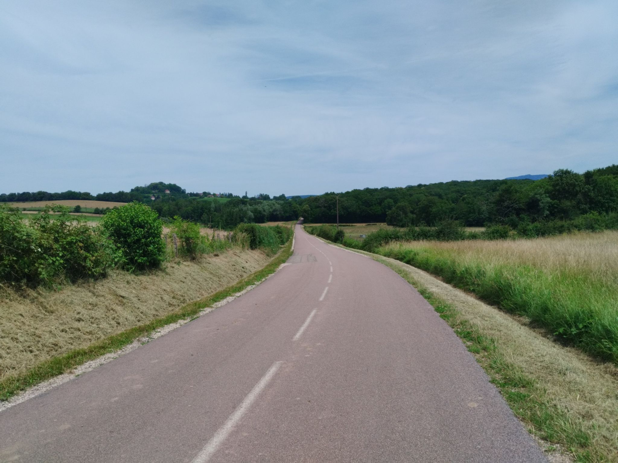 D9, kleine Straße und Landschaft zwischen Poligny und Arc