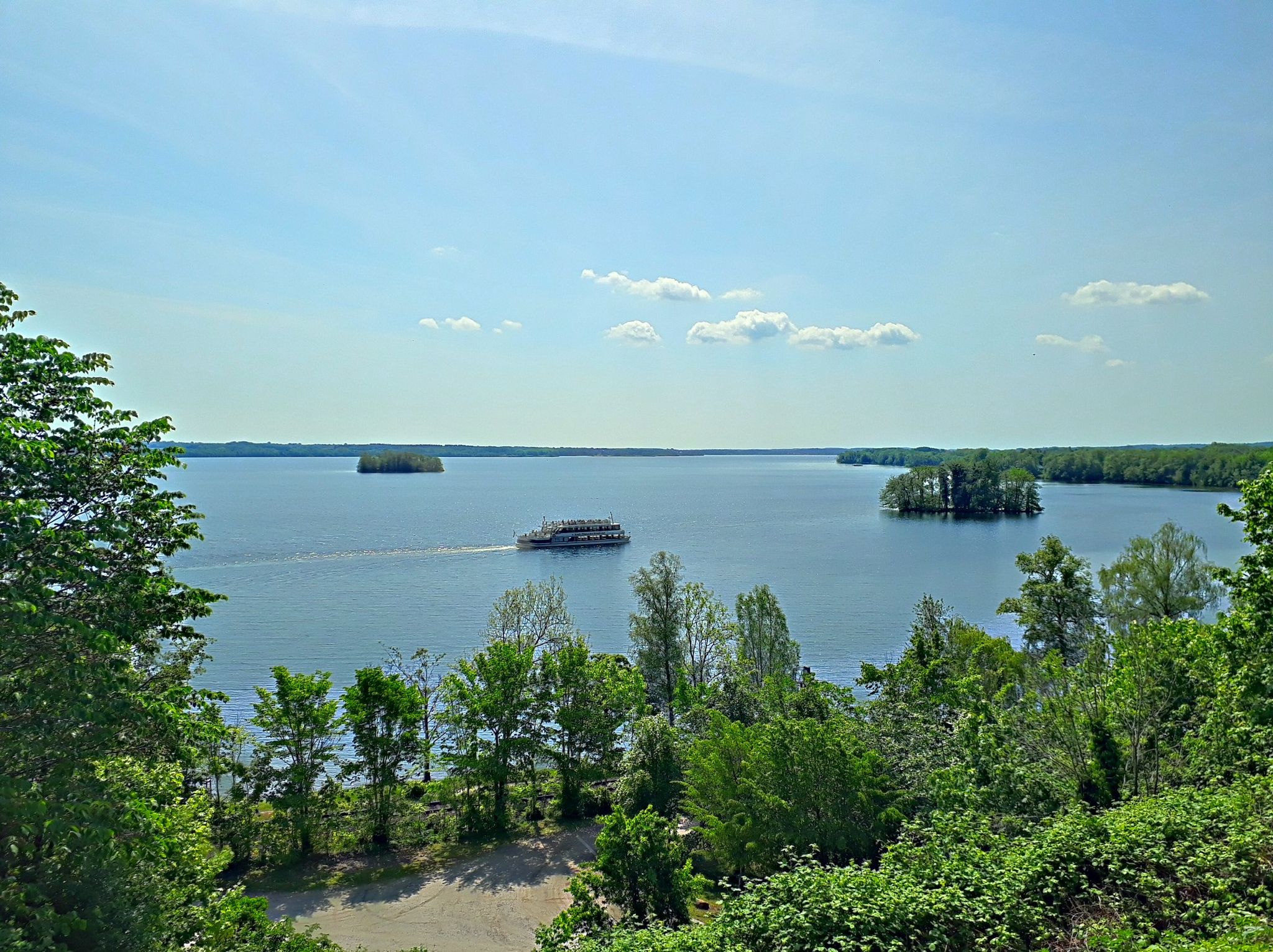 Blick von Schloss Plän auf den See