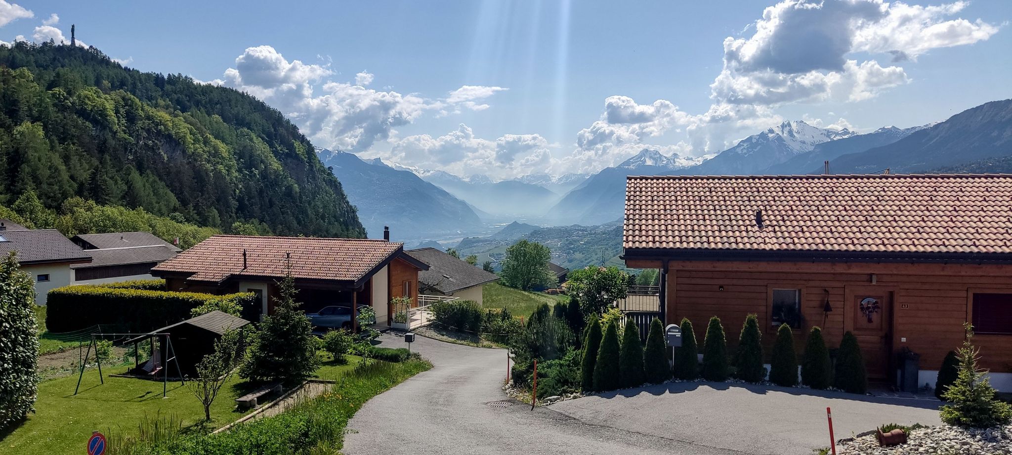 Standort Lens mit Blick ins Rhonetal