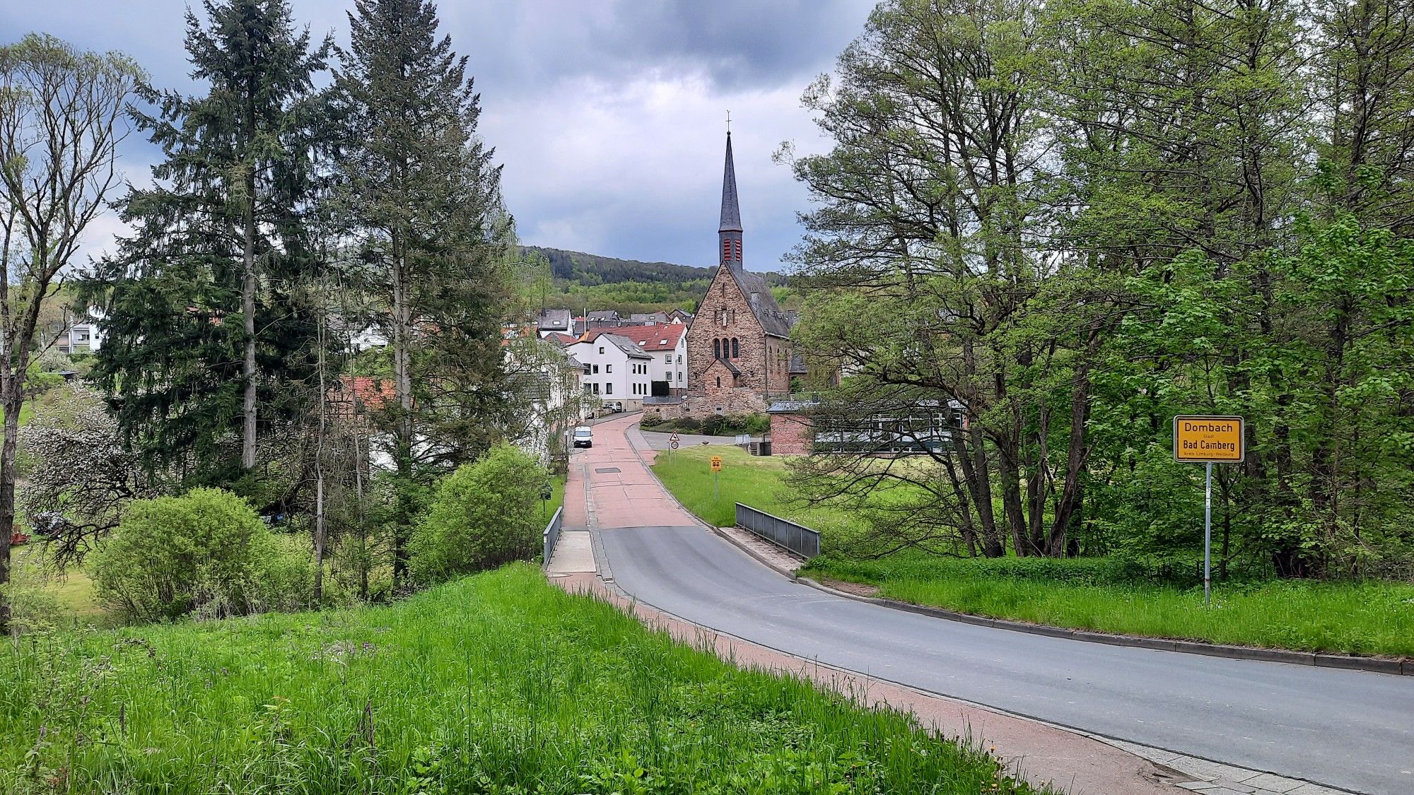 Dombach mit kath. Kirche "St. Wendelin"