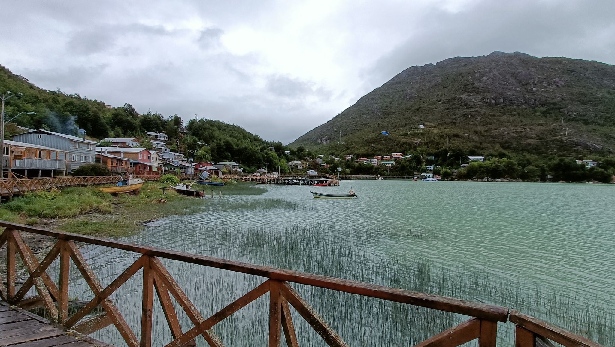 La baia di Caleta Tortel