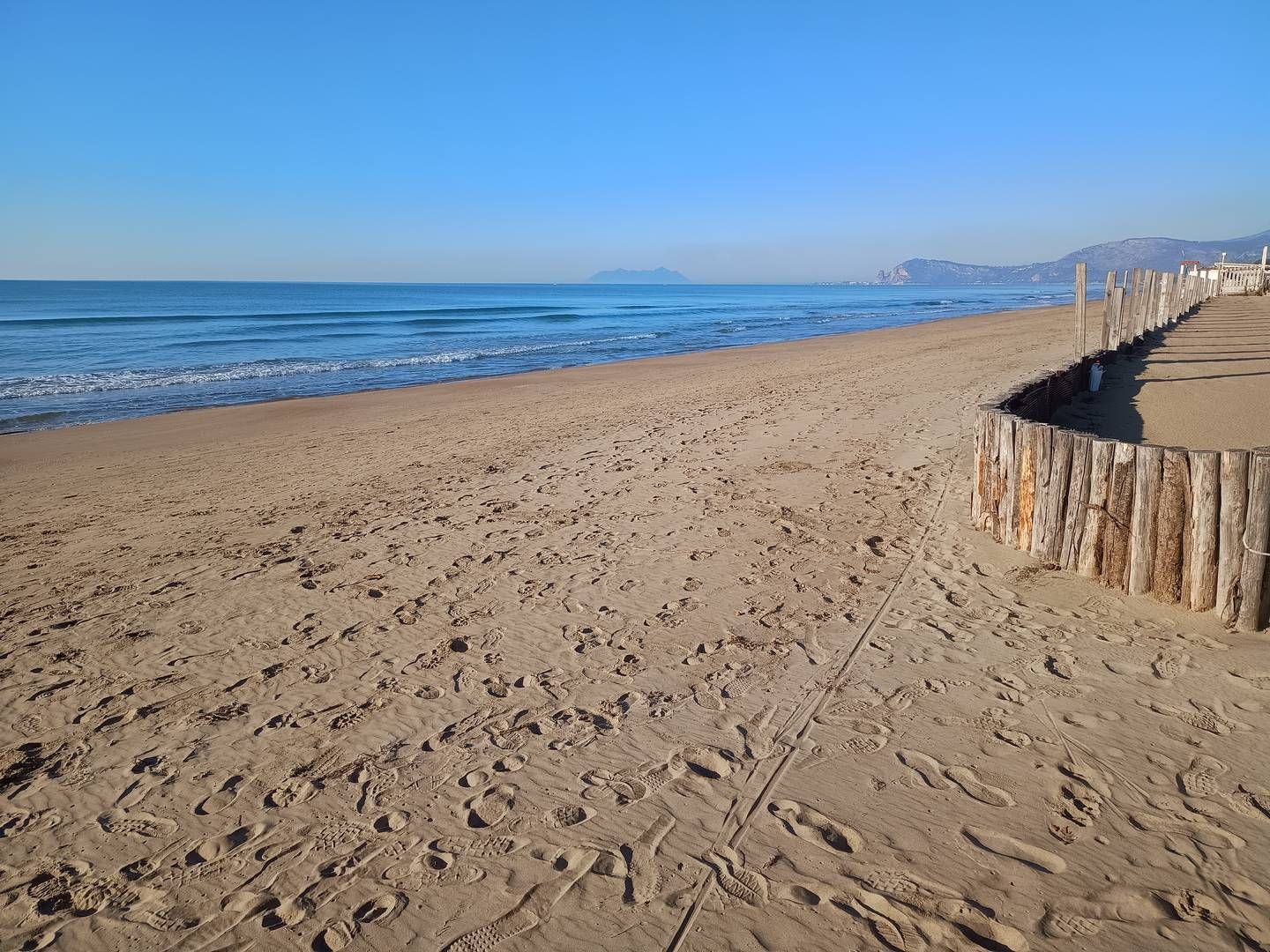 Vista del mare dalla spiaggia in località Tumulito.