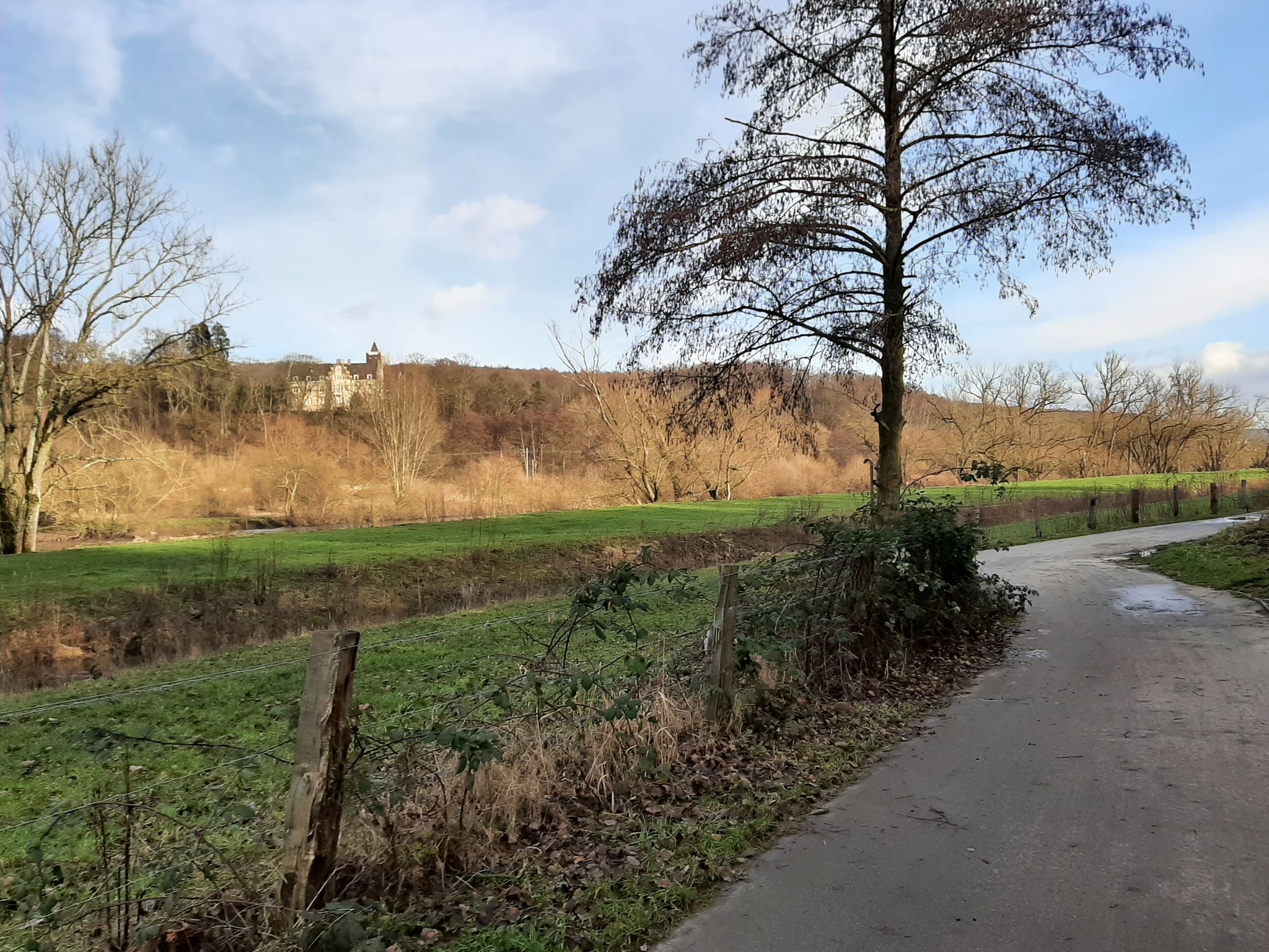 Ruhrtalradweg mit Blick auf Haus Mallinckrodt