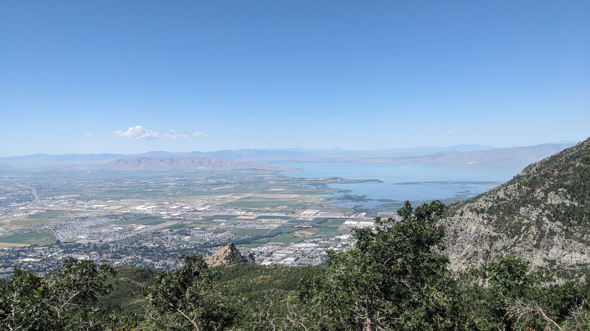 Expansive view of a city and large lake from a mountain, clear day. - Kyhv Peak Road