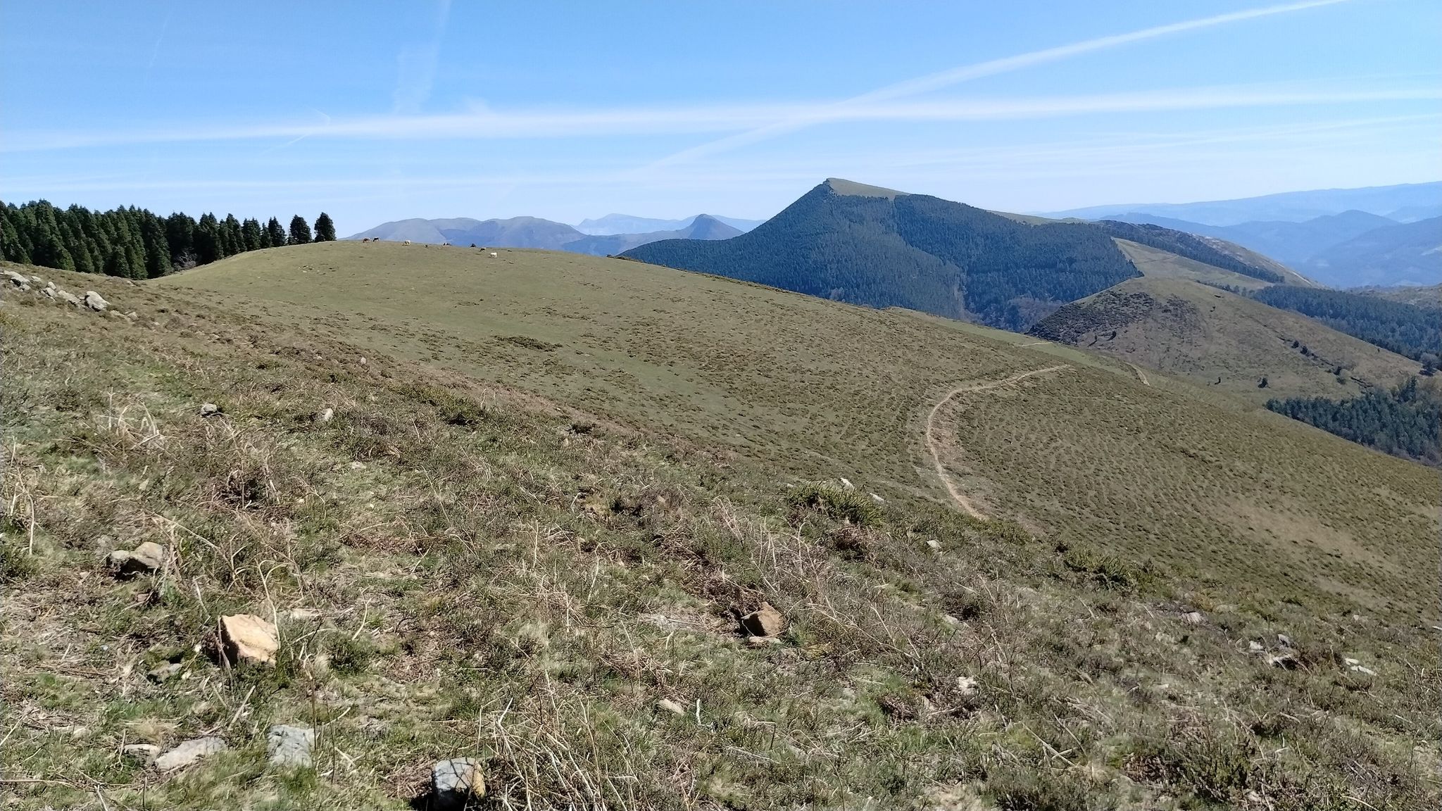 al fondo Gorbeia