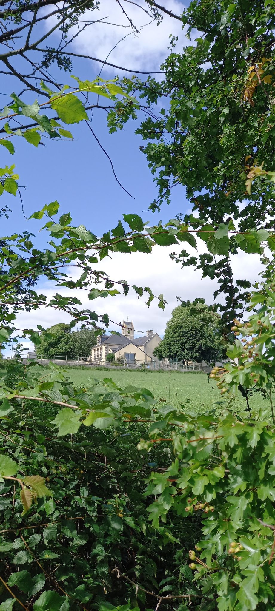 L'ancienne école et l'église