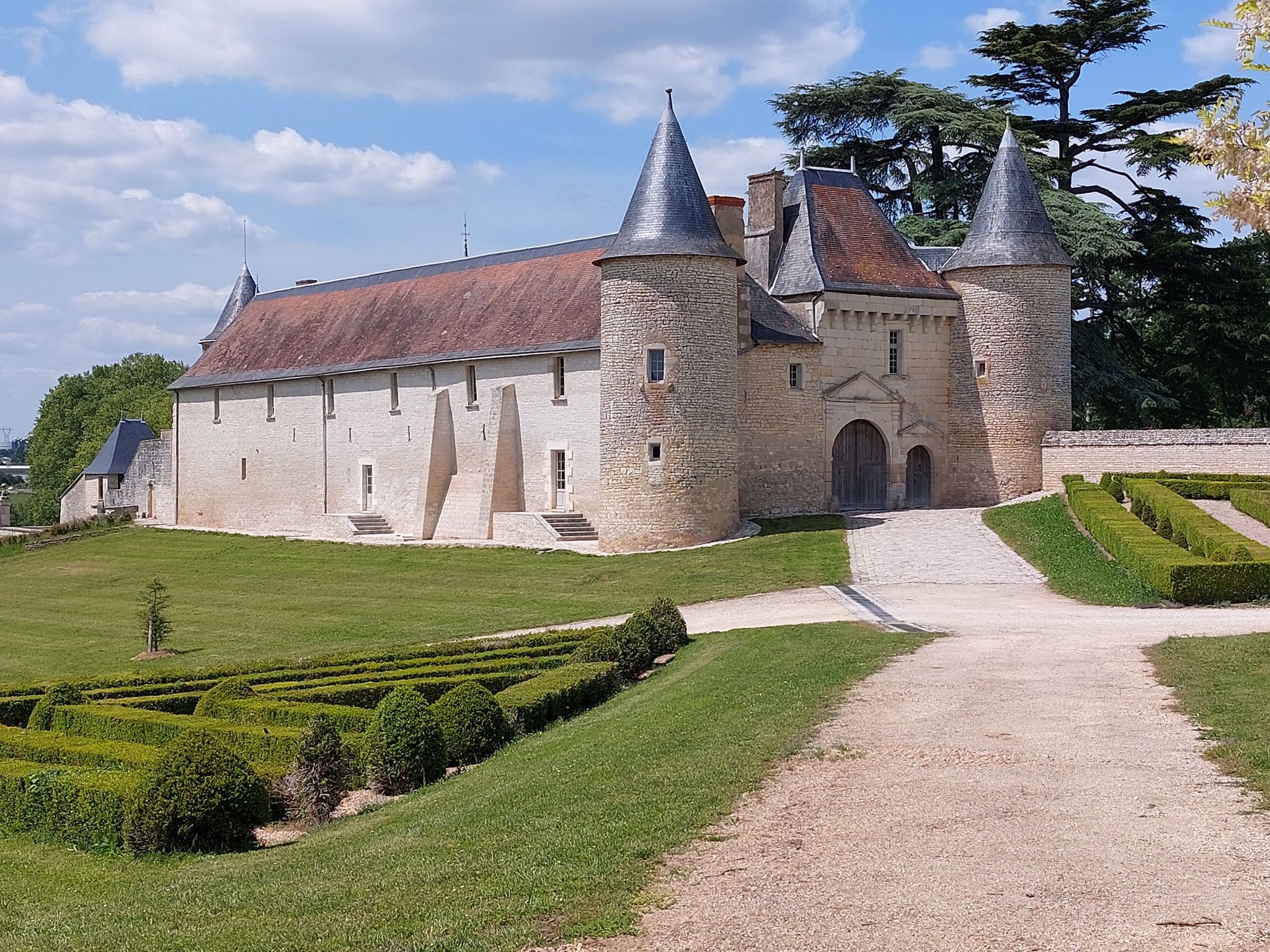 Wij naderen de Loire met zijn kastelen.