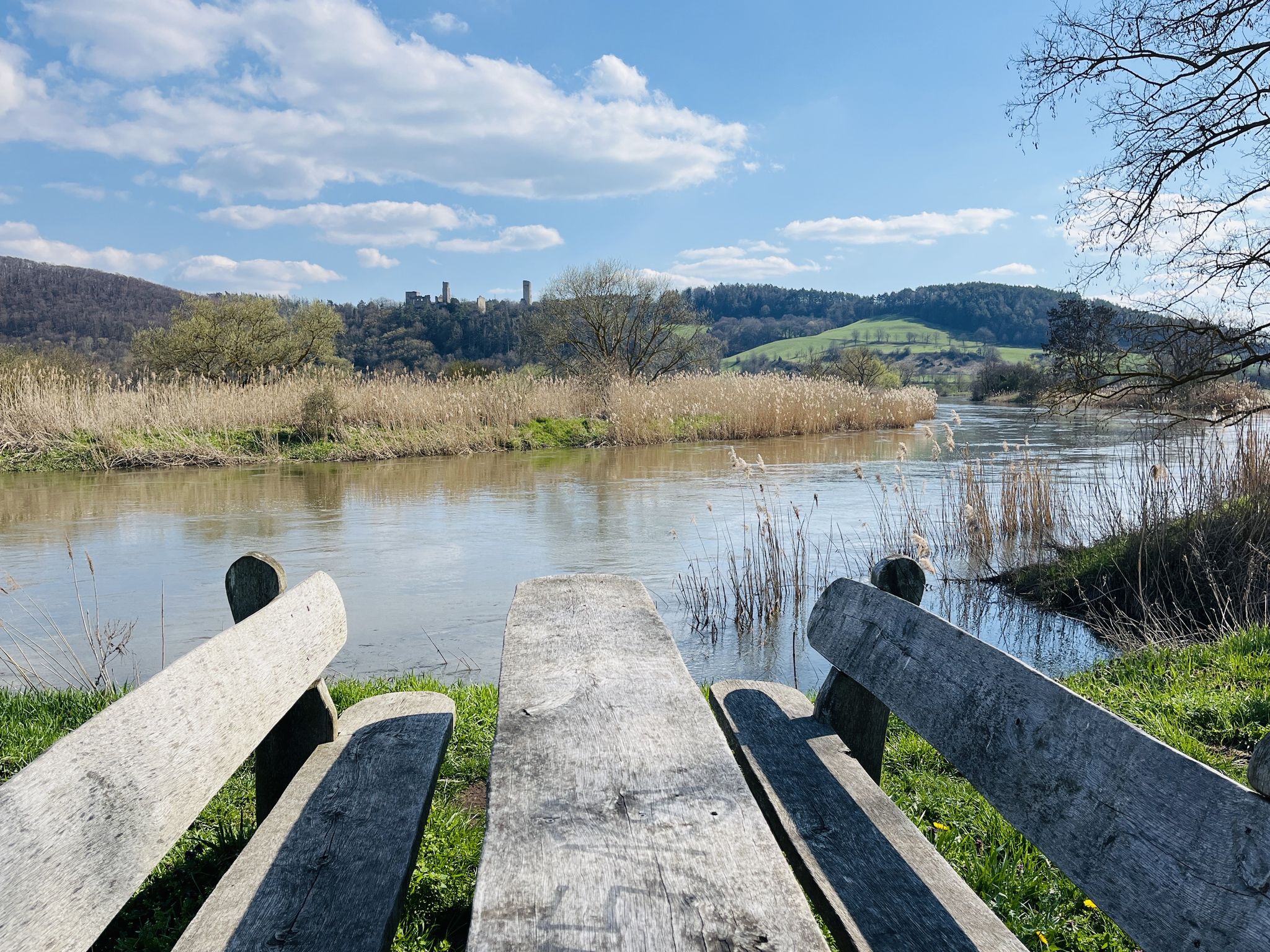 Schöner Rastplatz☀️an der Werra mit Blick zur Ruine Brandenburg