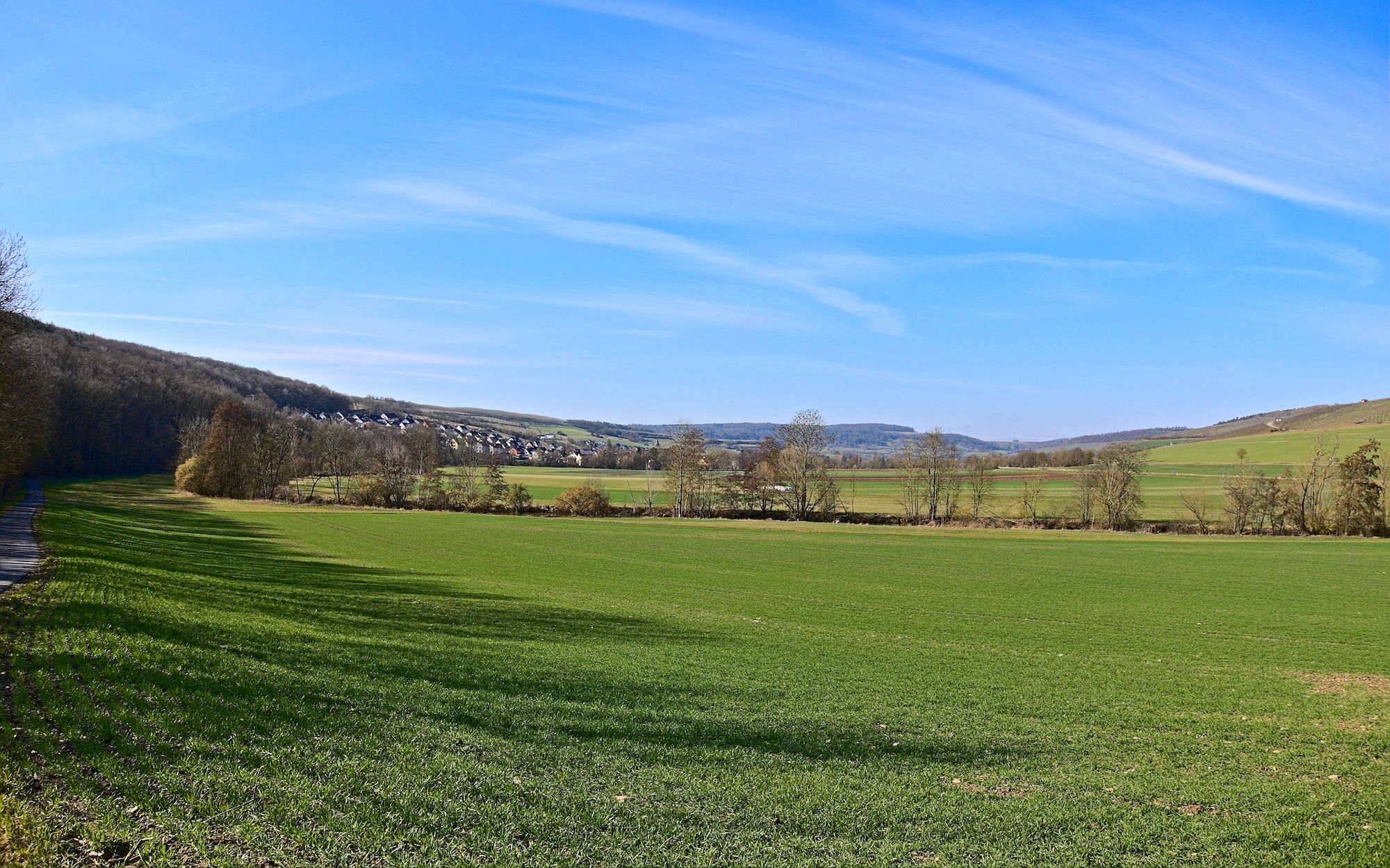 Blick ins Liebliche Taubertal bei der Zufahrt auf Tauberrettersheim