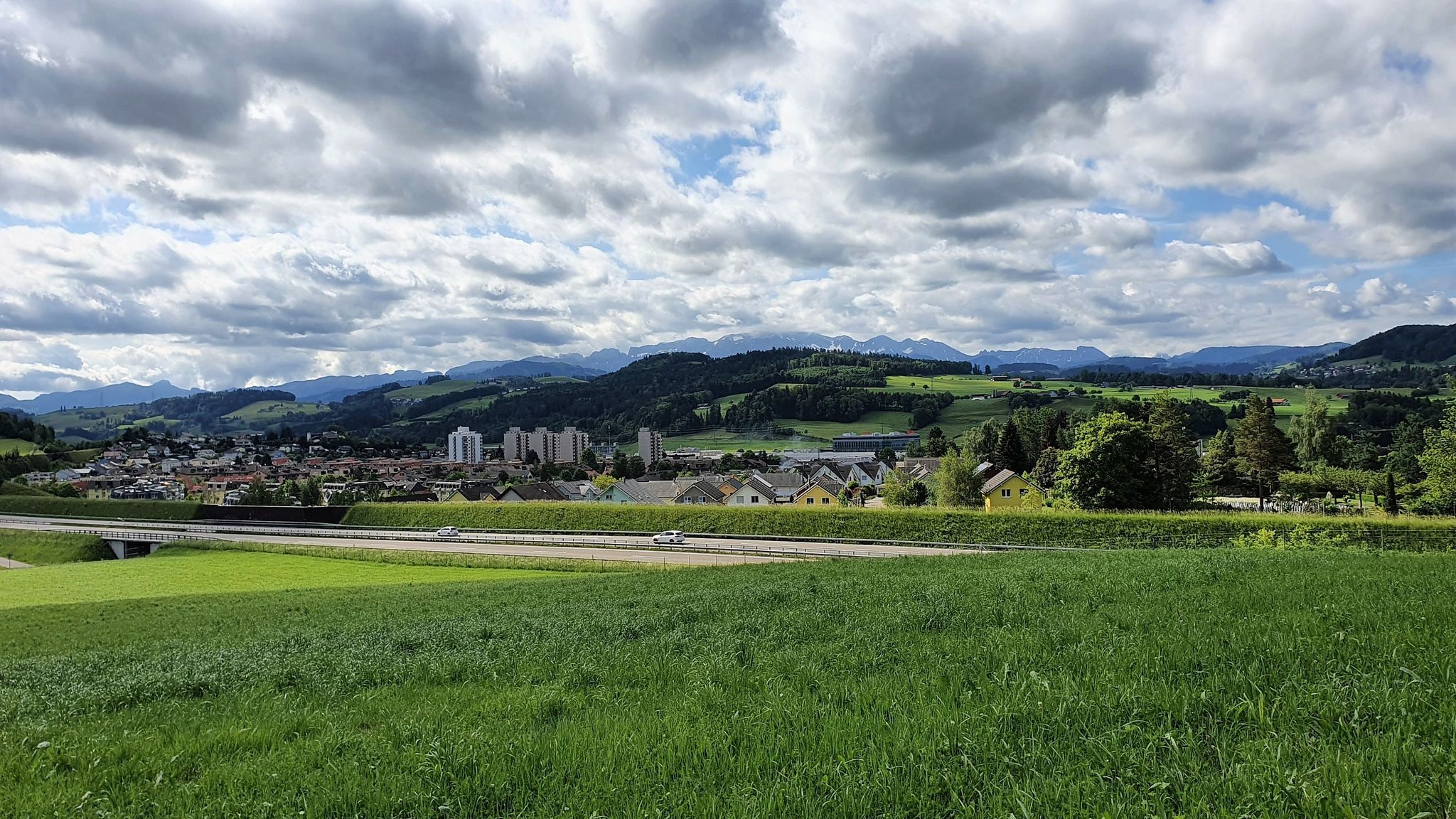 Gossau SG; Alpstein mit vielen Wolken