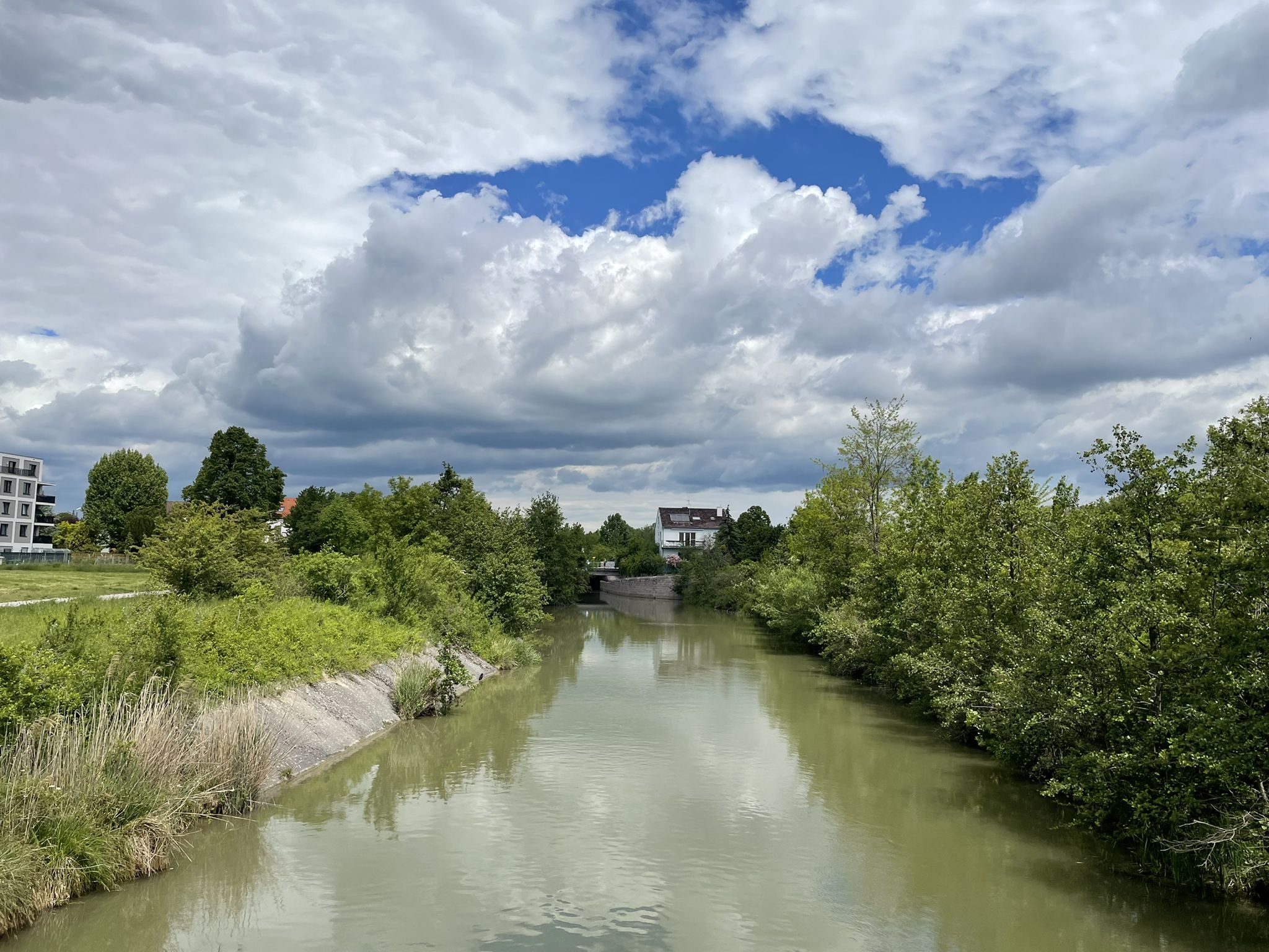 Marchfeldkanal am Ortsrand von Wien