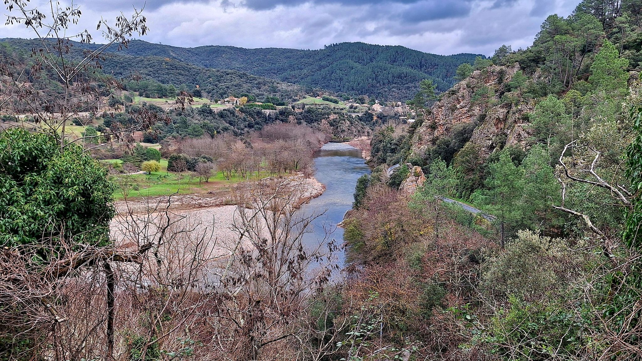 Vue sur l'Eyrieux et la Dolce Via.