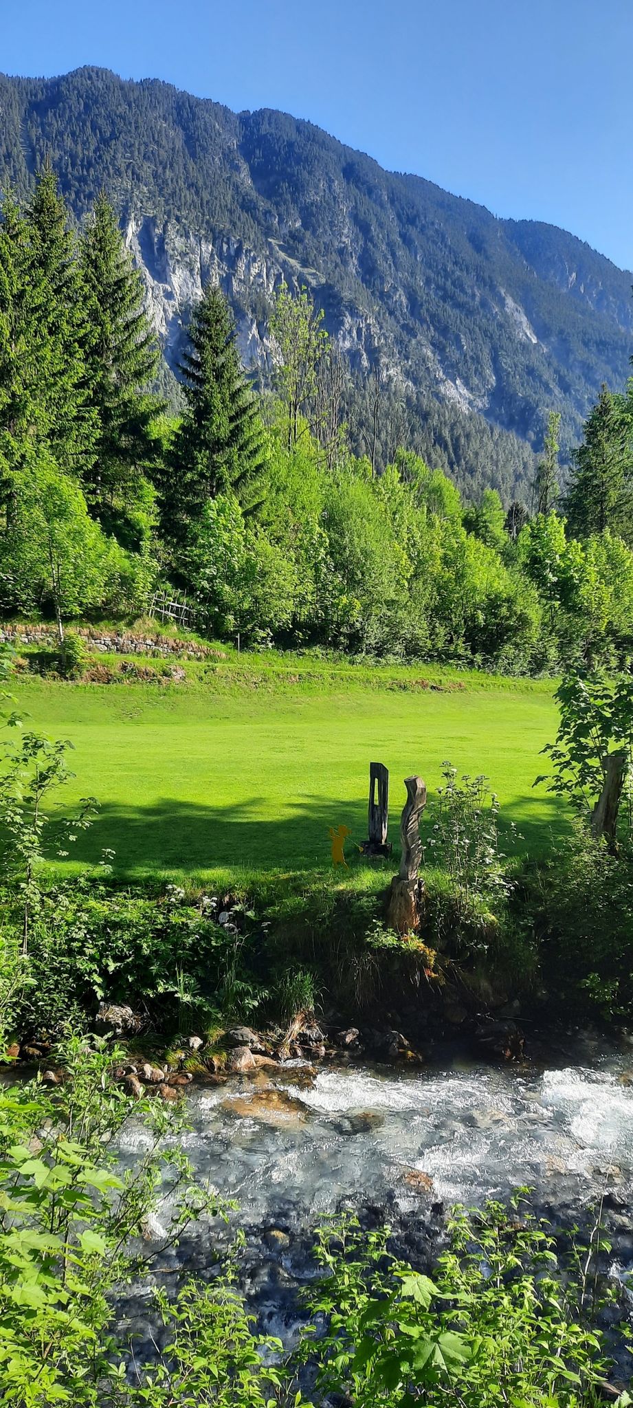Am Golfplatz führt der Weg zur Sarotla Hütte mehrmals vorbei