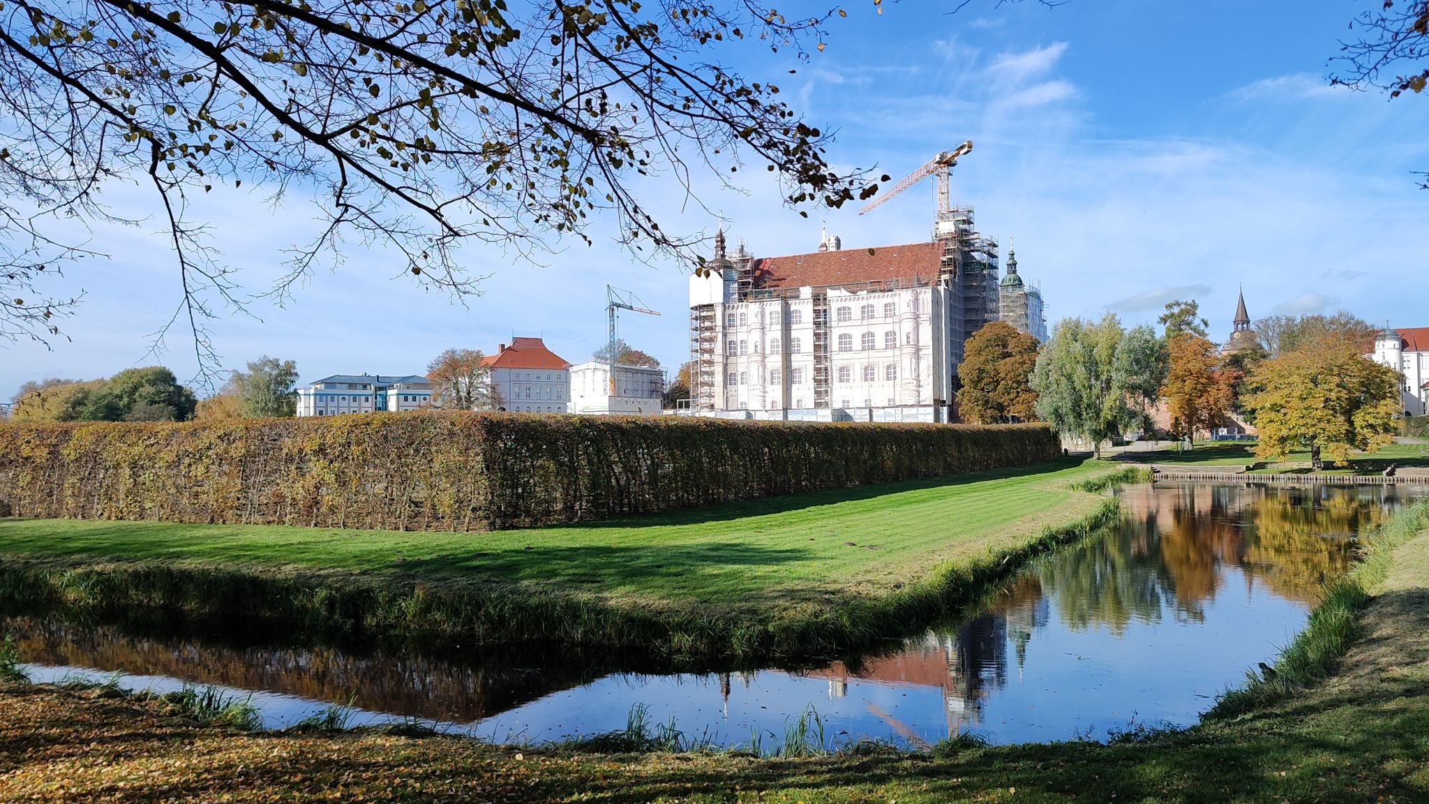 Schloß Güstrow ist immer noch eingerüstet....