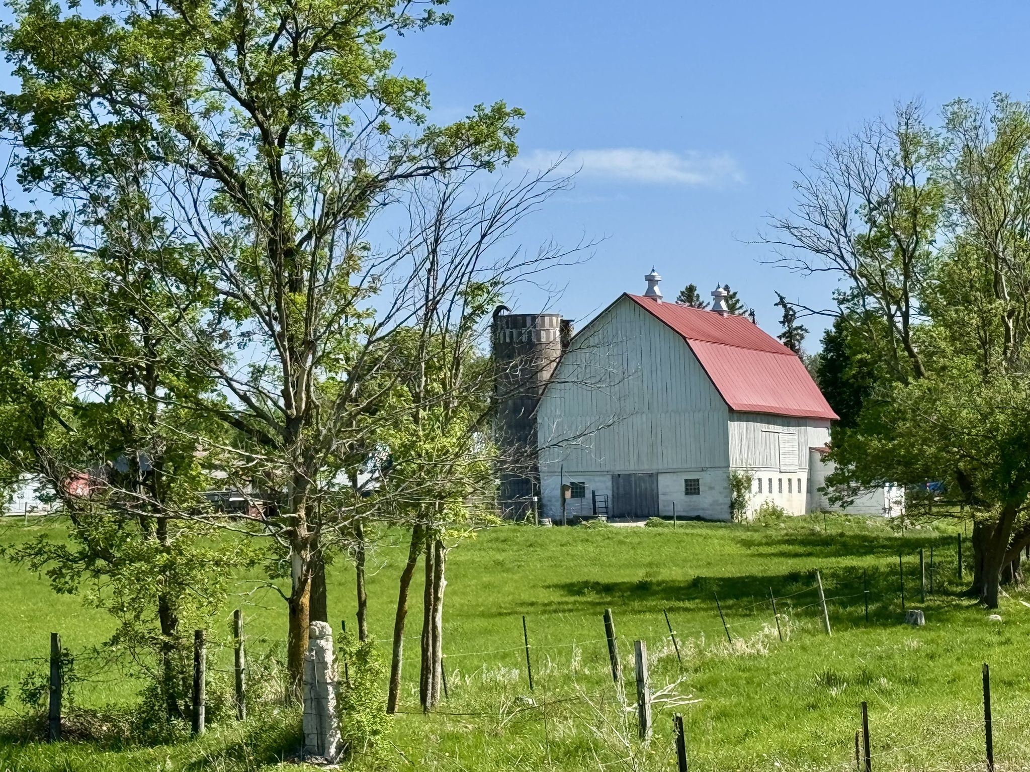 Iconic barn along the Crow River Regional Trail