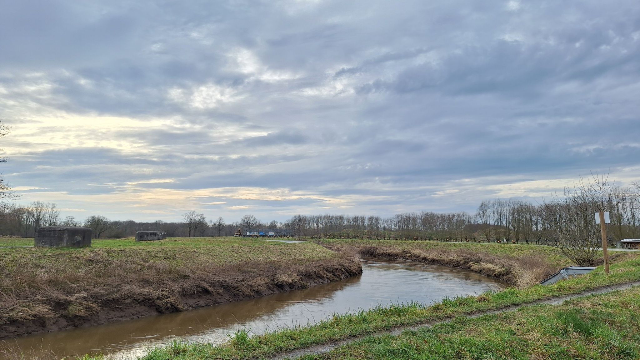 De Dijle met bunkers aan de overzijde