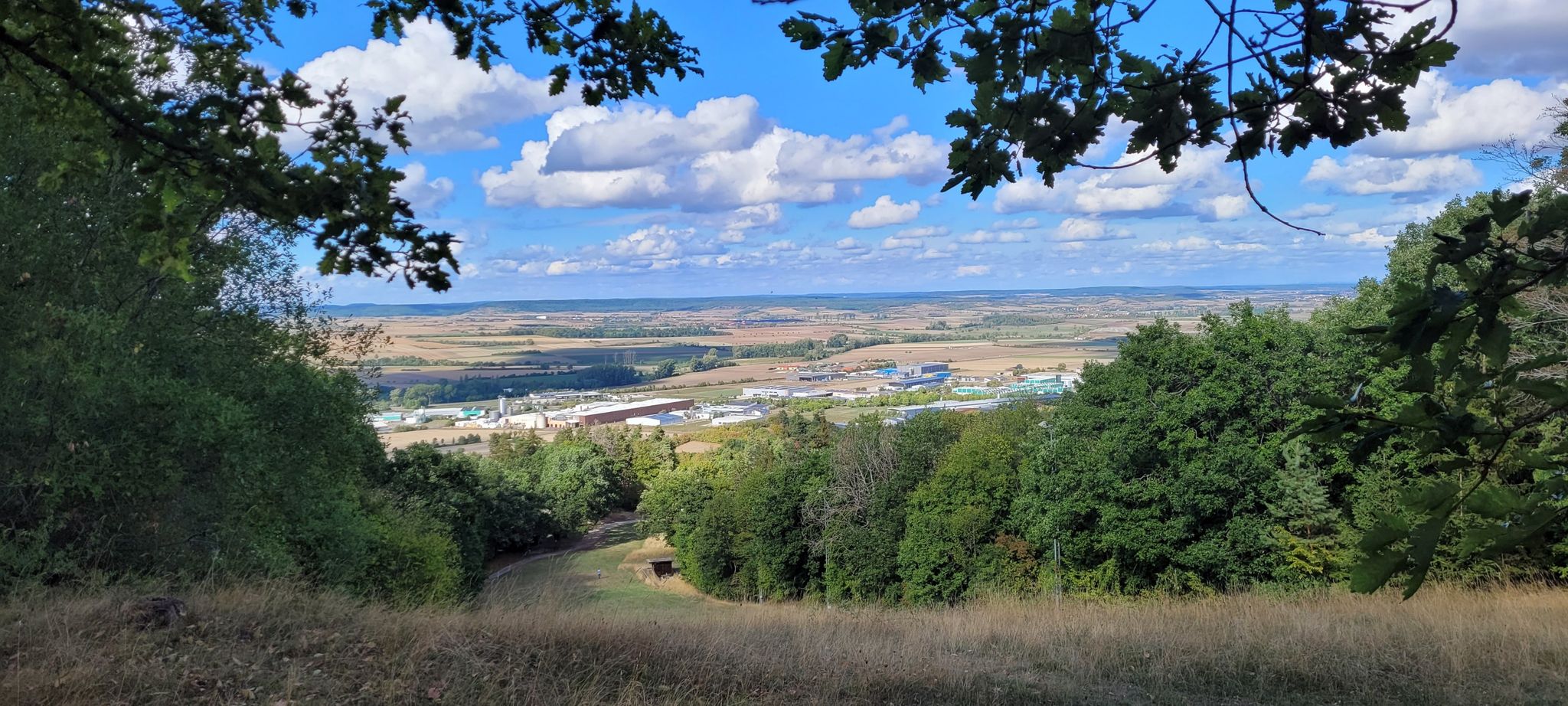 Blick Industriegebiet Berna zum Steigerwald