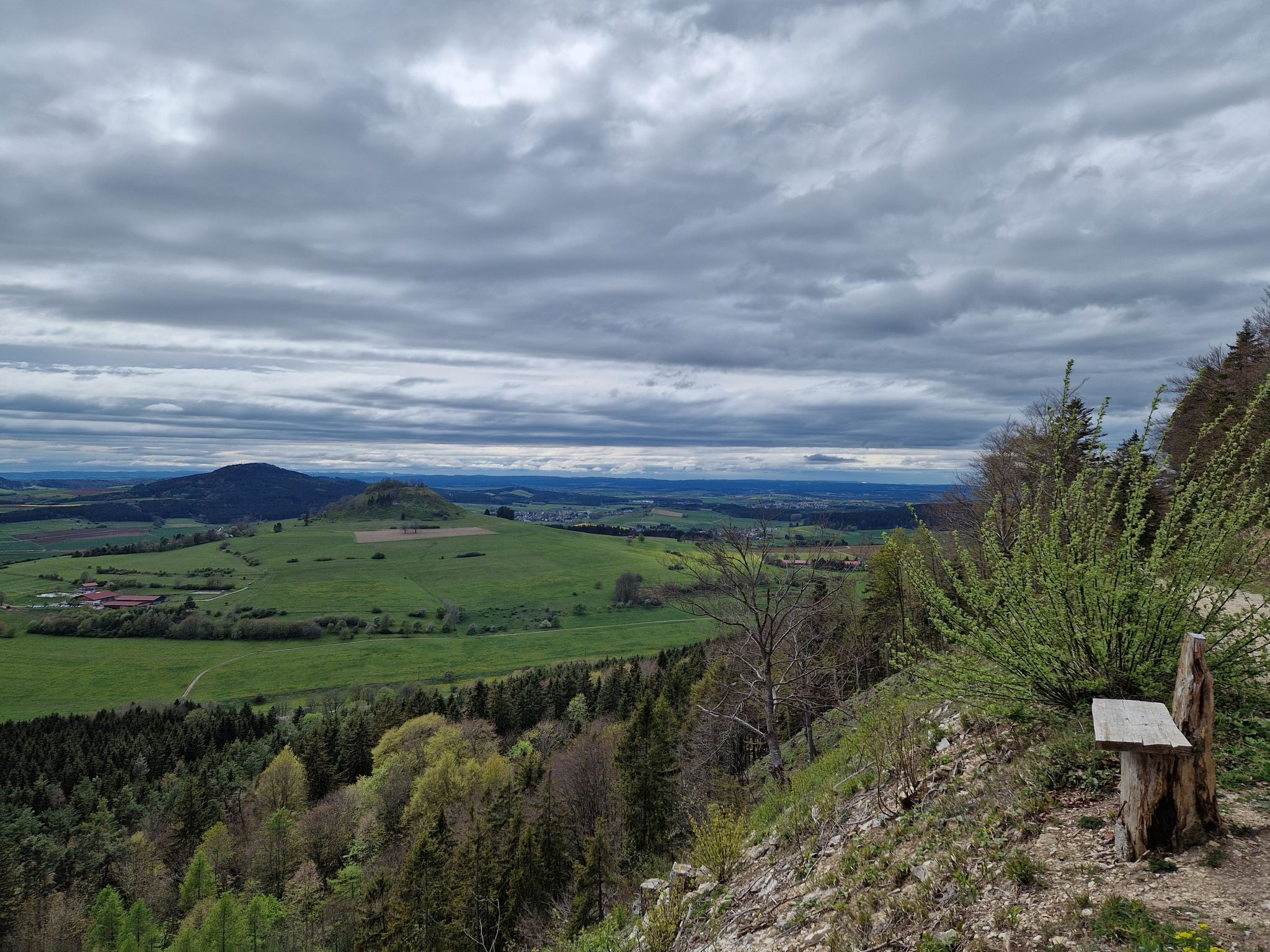 Mega Weitblick. Im Hintergrund sind teilweise die Alpen zu sehen