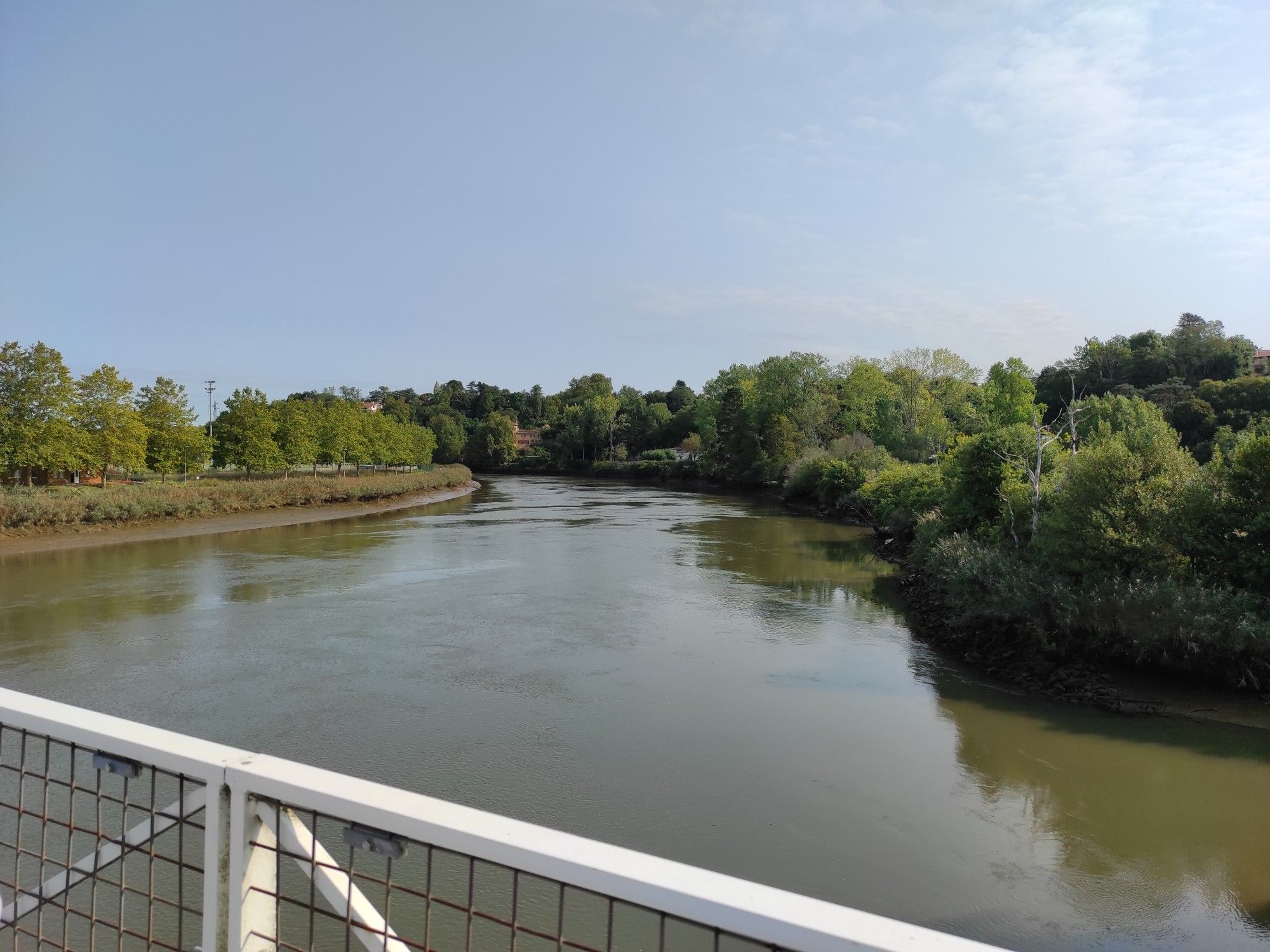 Petit pont au dessus de la Niv qui mène à la plaine d'Ansot.
