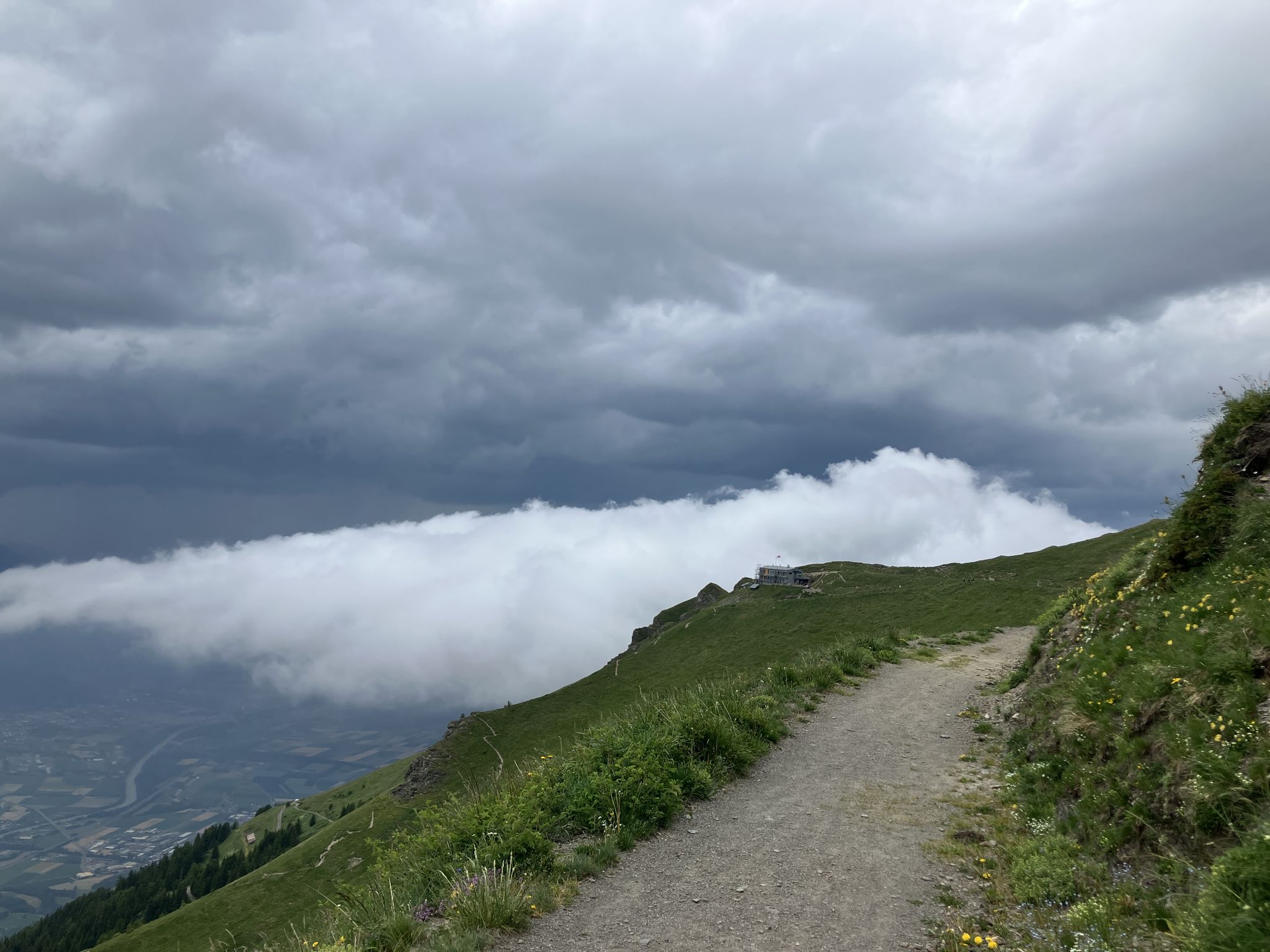 Cabane de la Tourche vor der Gewitterwolke