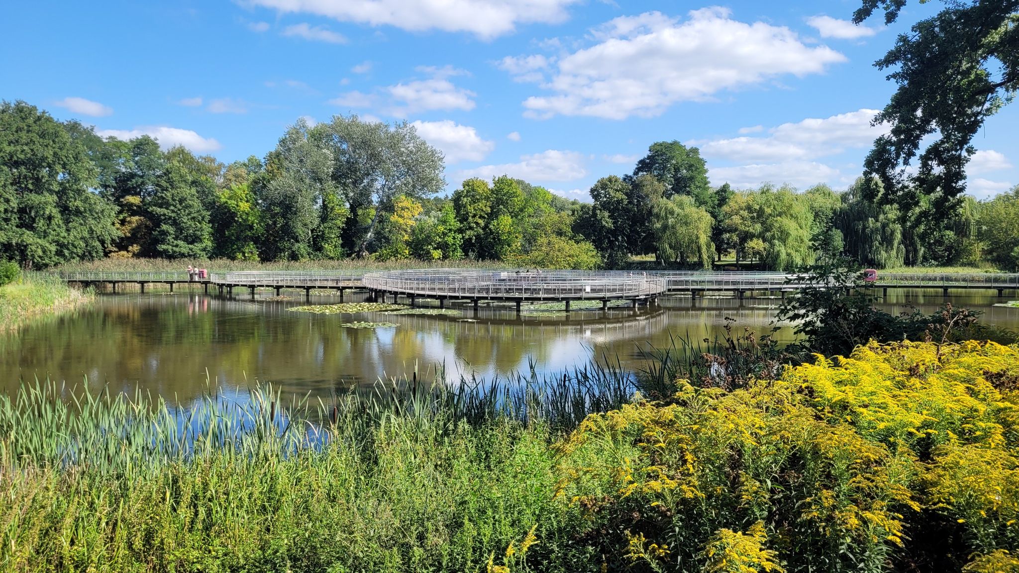 Karpfenteich mit Weltzeituhr-Steg
