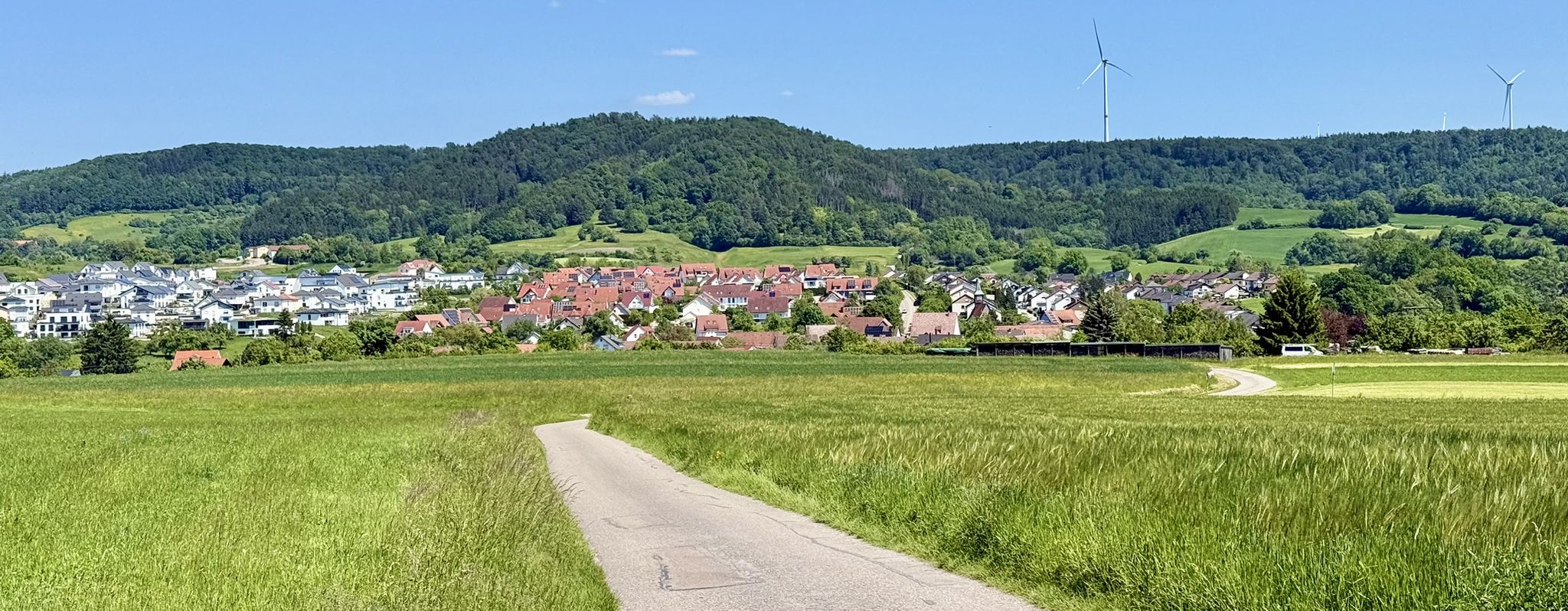 Baugebiete aus 3 Epochen (70-er, 90-er und die Nuller Jahre, von rechts nach links)