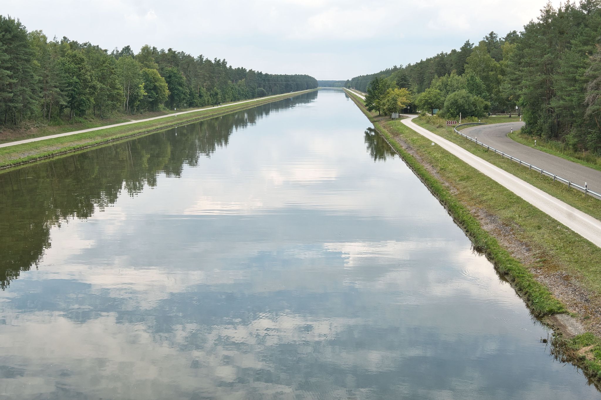 Blick bei Roth auf den MD-Kanal, Gesamtlänge 171 km-Saal-Bamberg