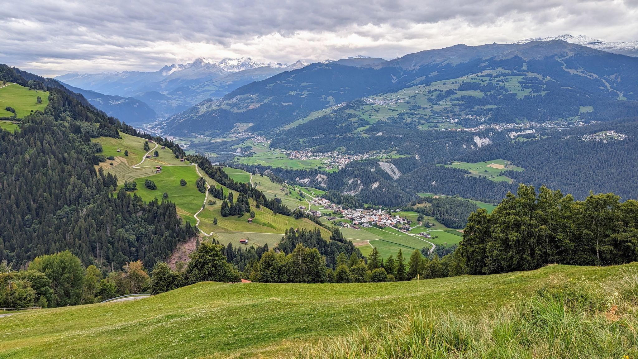Blick hinunter nach Valendas.