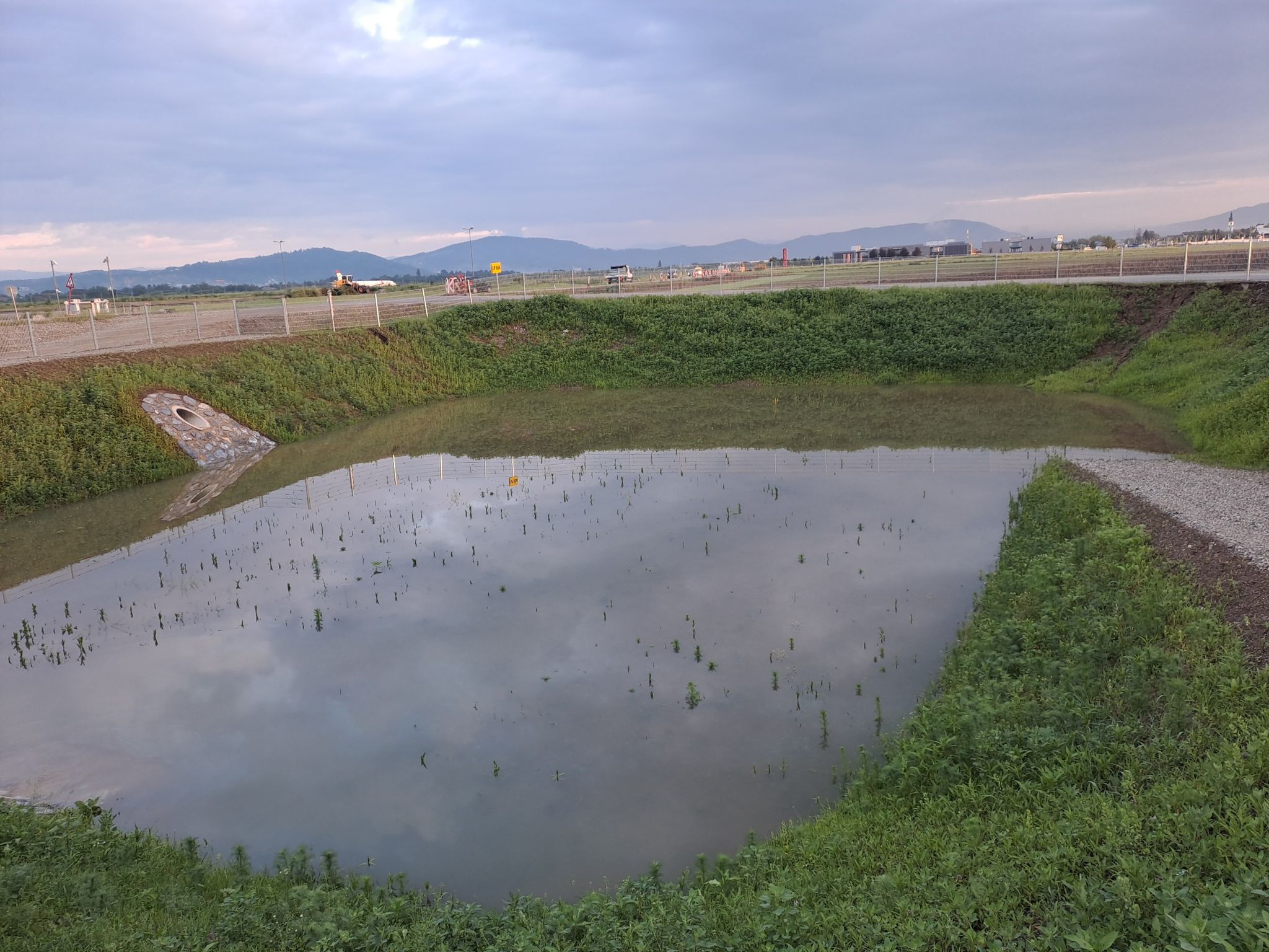 Rückhaltebecken schon ziemlich gefüllt