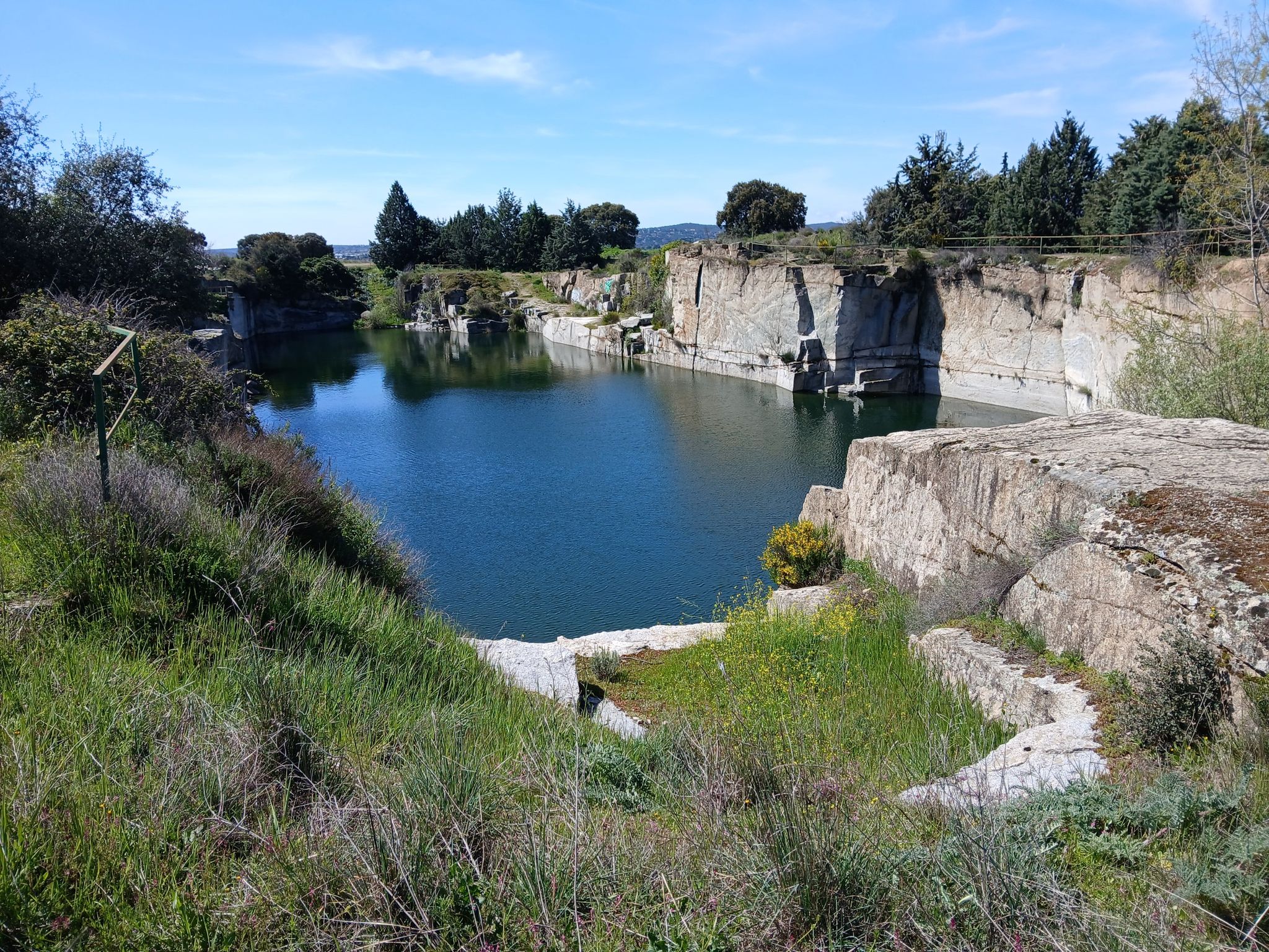 Cantera en Alpedrete llena de agua