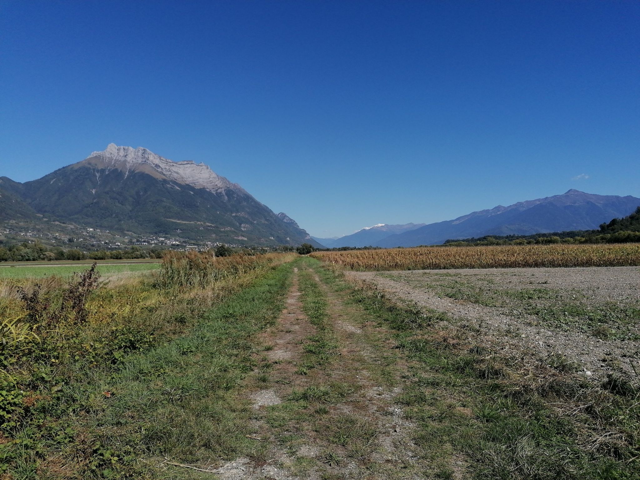 Arcluz à gauche et Mont Blanc dans le fond