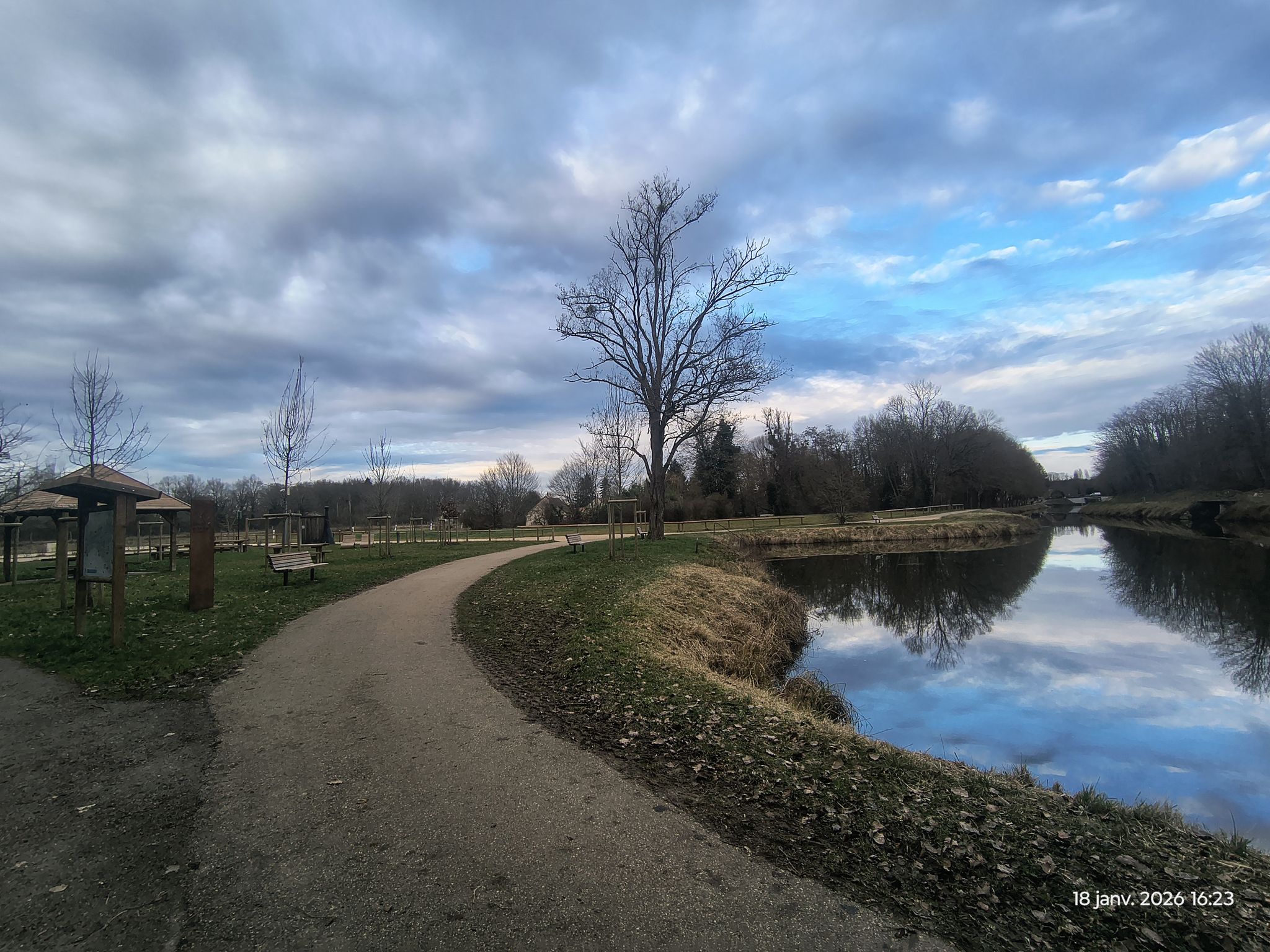 Aire aménagé - Canal d'Orléans