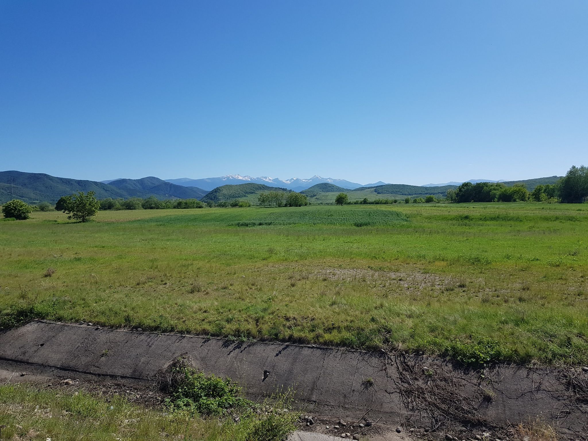 Schöne Aussicht auf die Rezetat-Berge