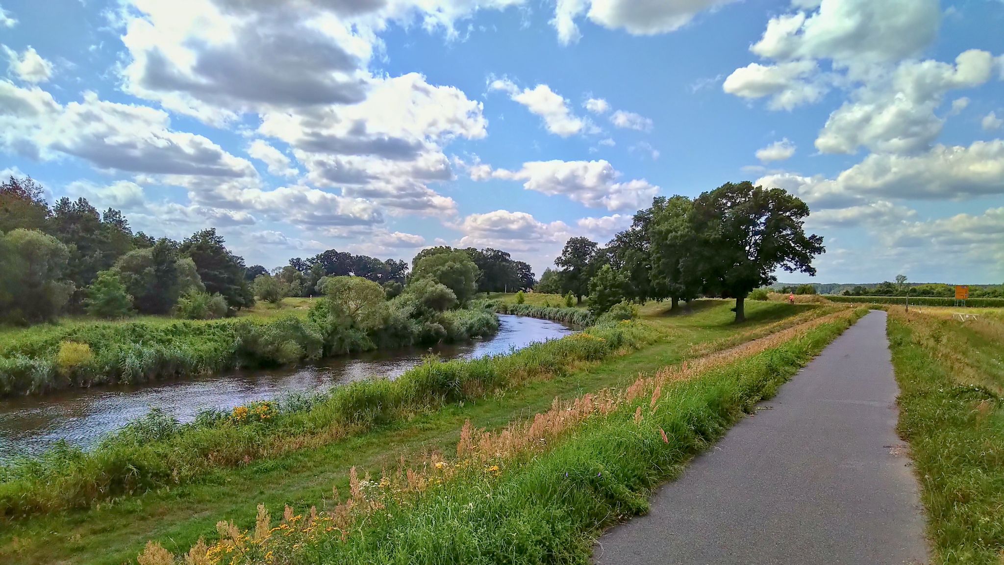 32/51 | Oder-Neisse-Radweg Richtung Süden