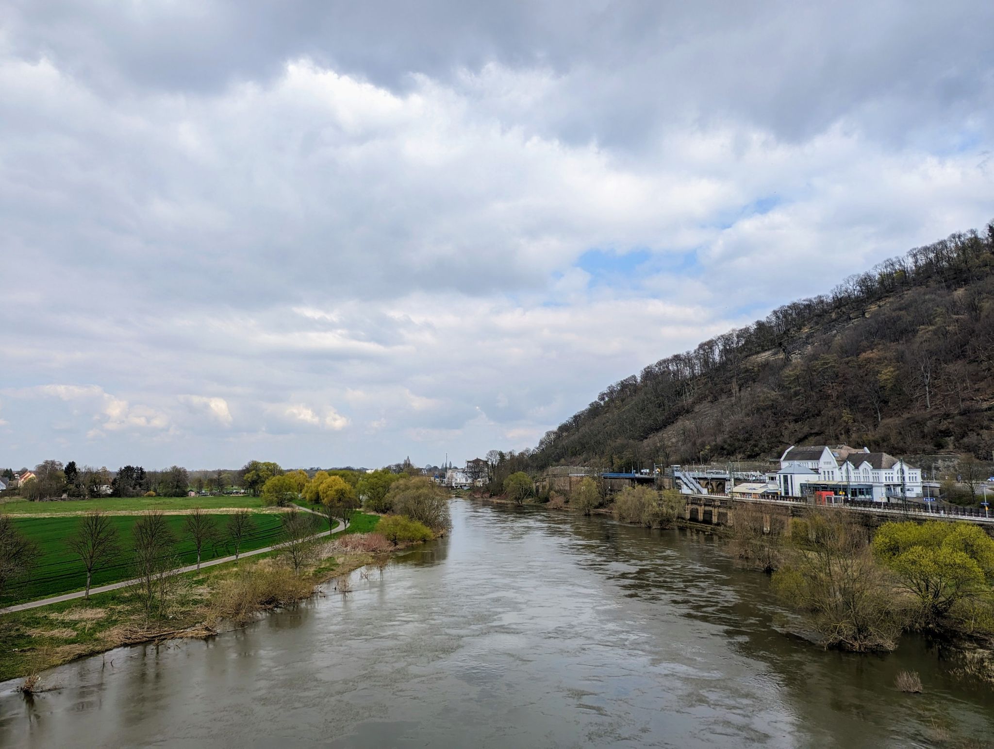 Blick von der Weserbrücke Porta Westfalica in Richtung Norden (Minden)