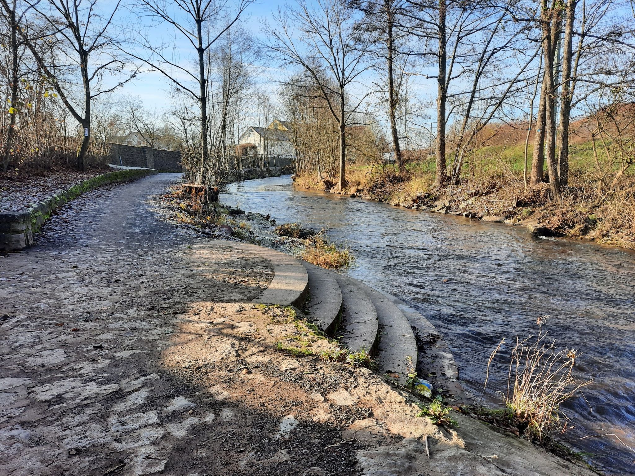 Wanderweg an der Brend entlang