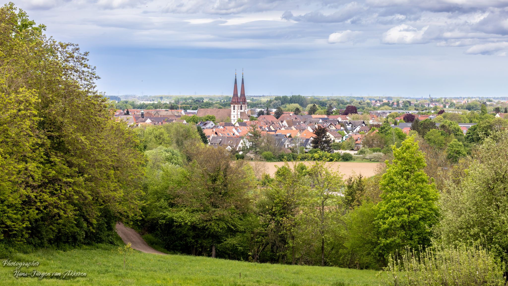 Blick auf Kenzingen mit der St. Laurentius Kirche
