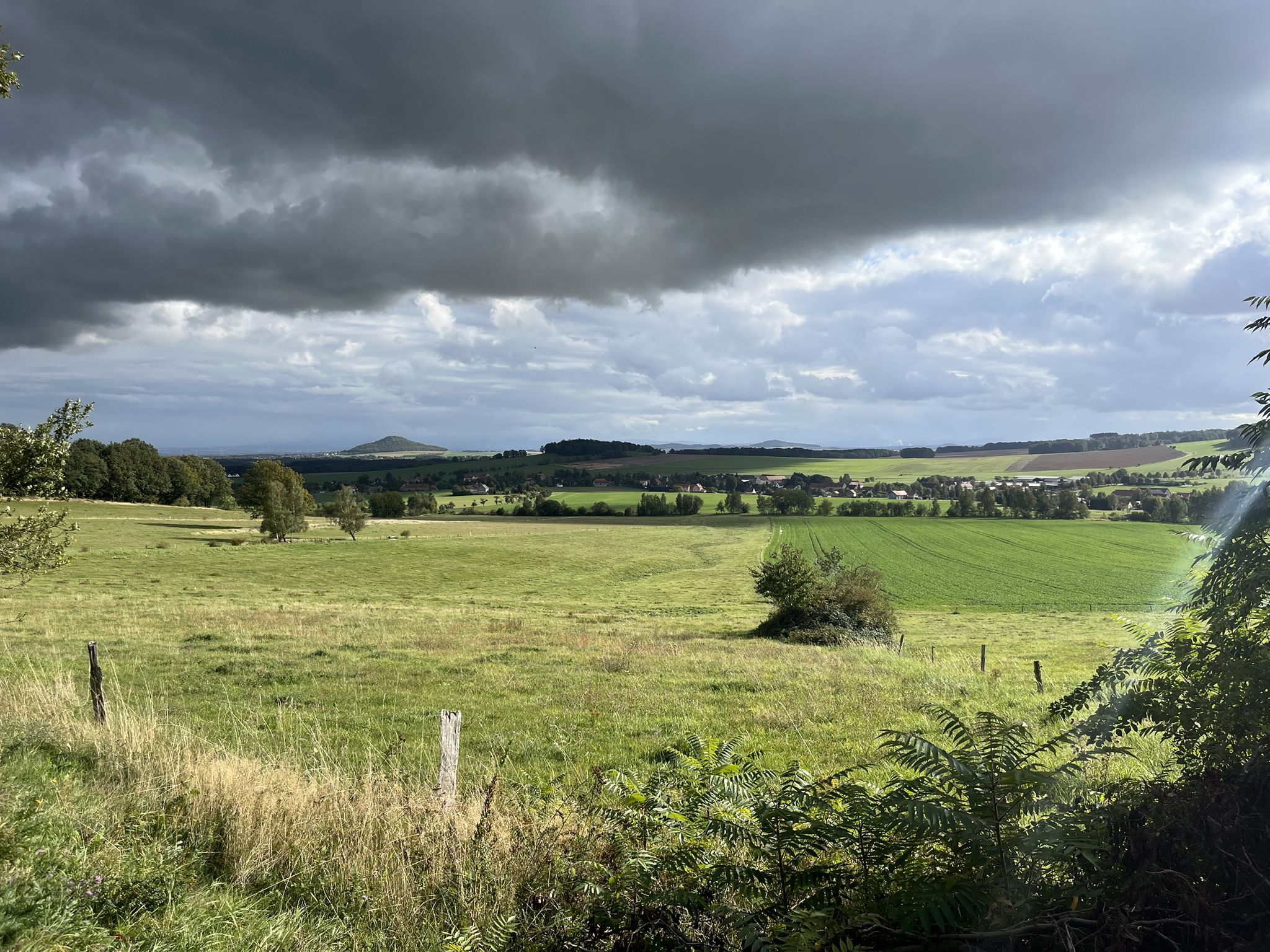 Landeskrone in der Ferne
