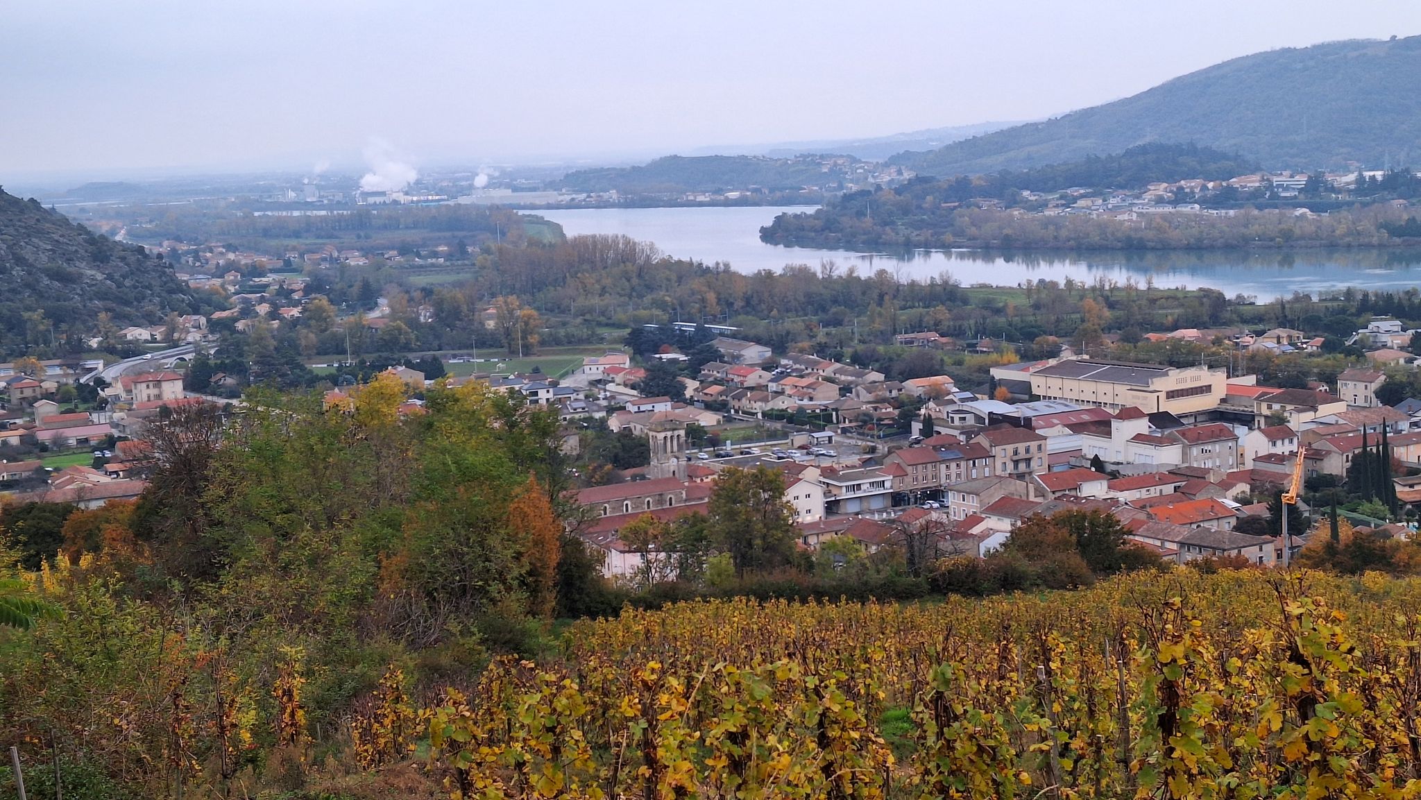Vue sur la vallée du Rhône, très étroite ici.