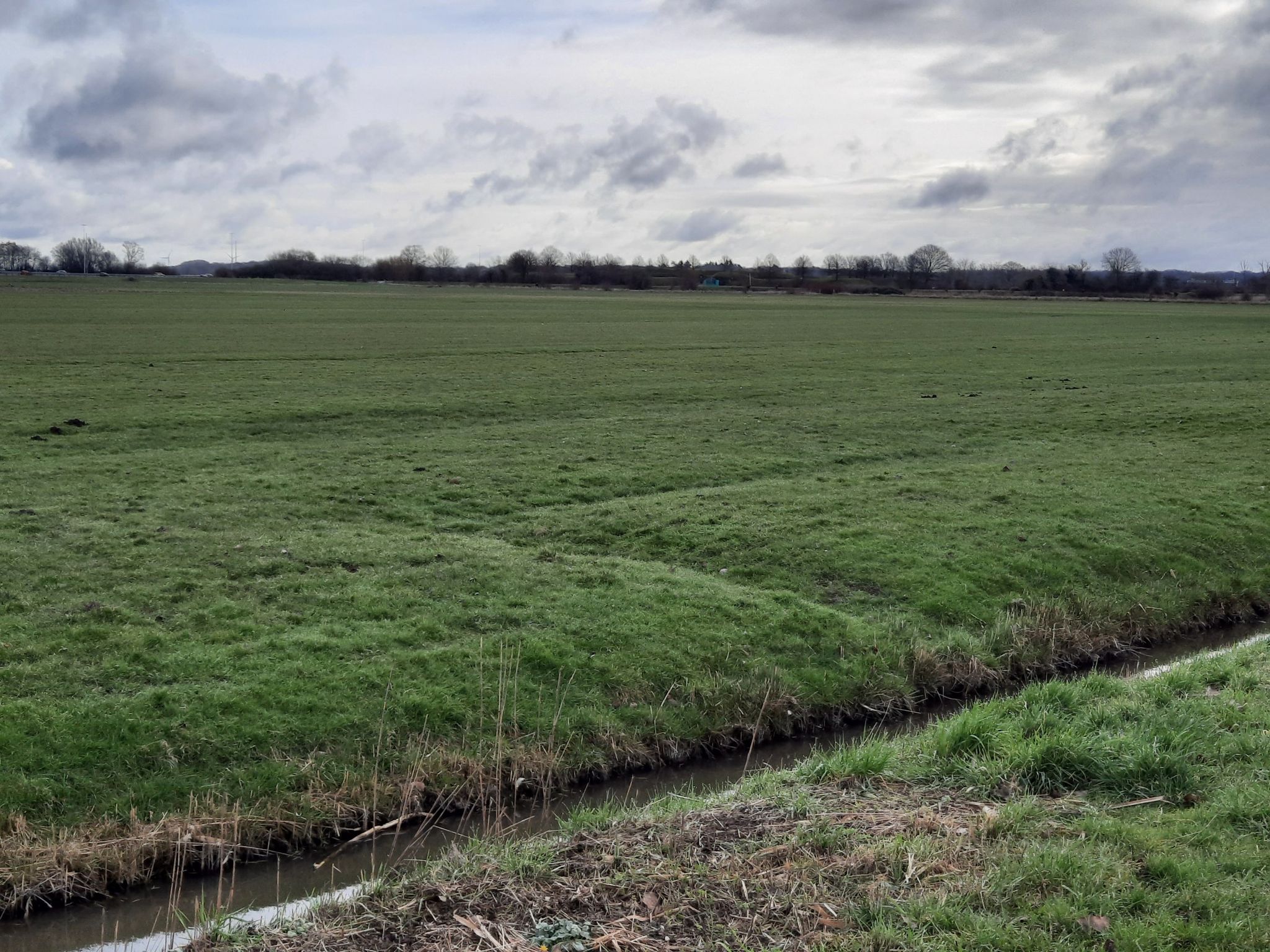 achter de weilanden ligt het oude fort Ronduit