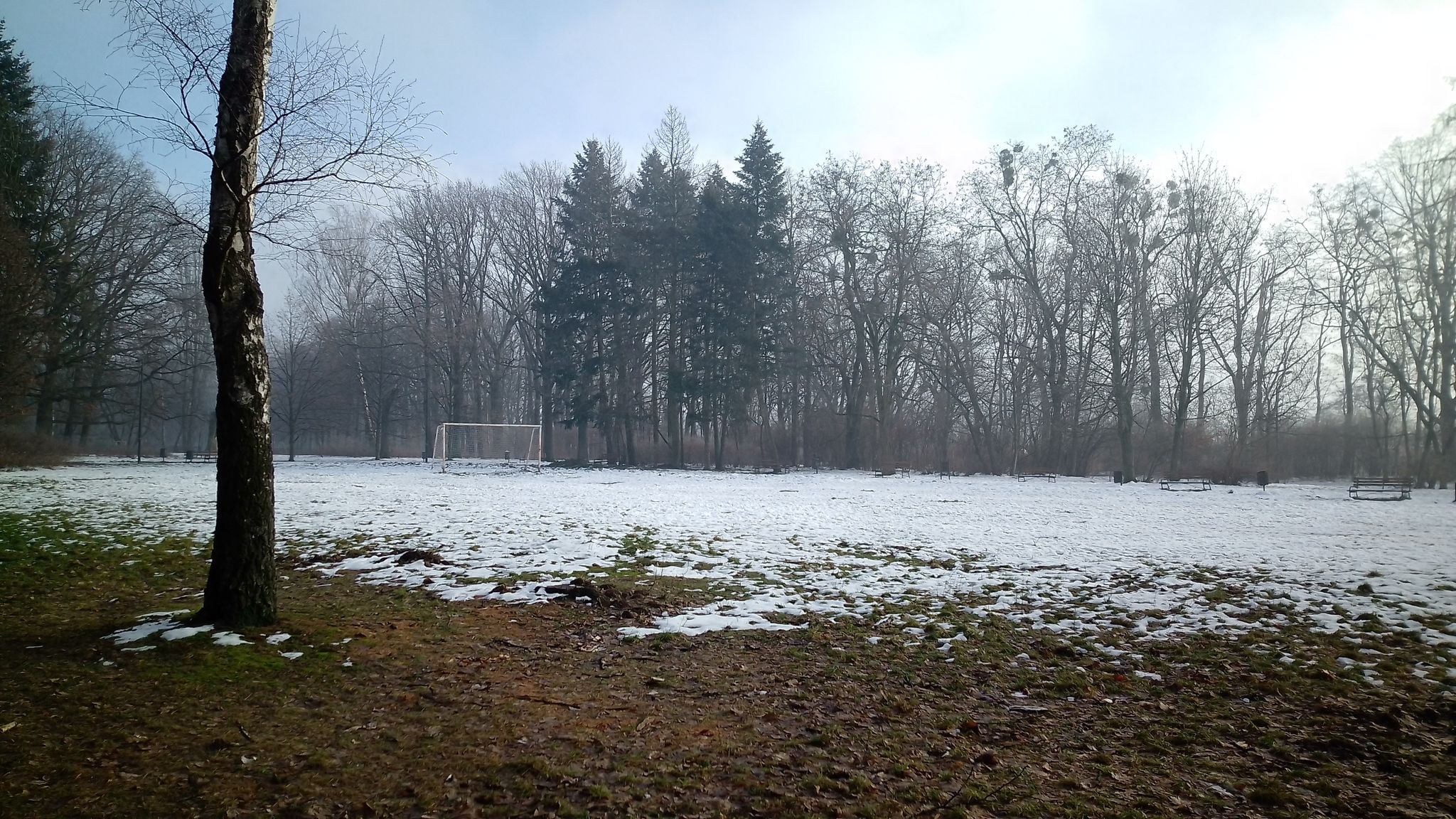 Park 3 Maja śnieg się jeszcze trzyma
