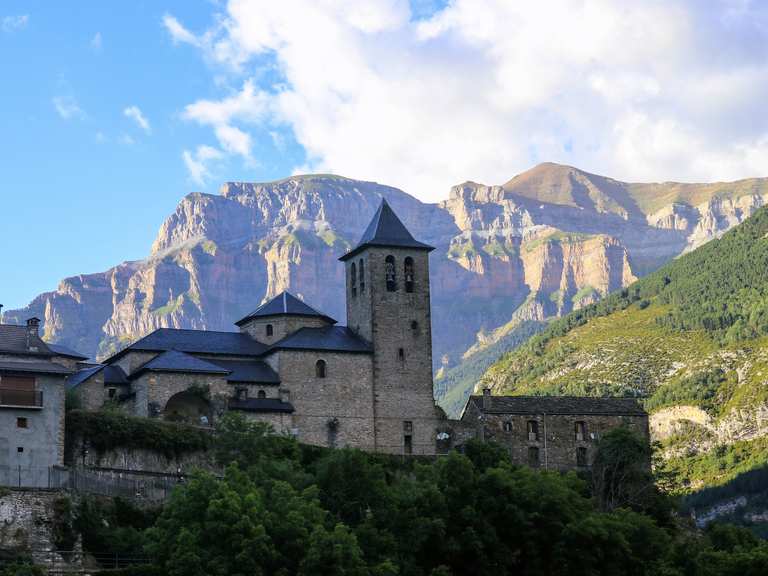 Between summits and villages – magical Pre-Pyrenees Trail (GR 15 ...